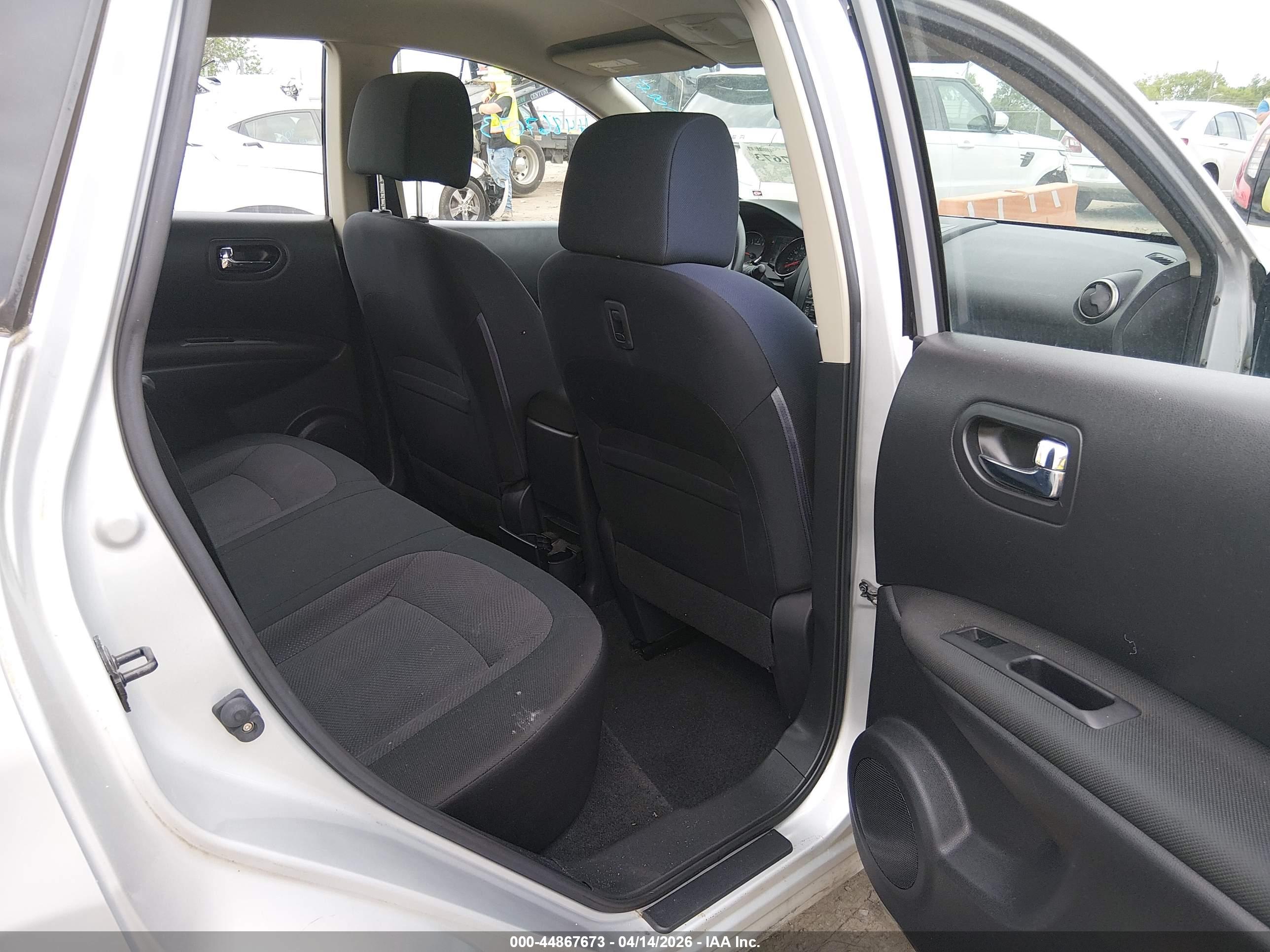NISSAN ROGUE image 8