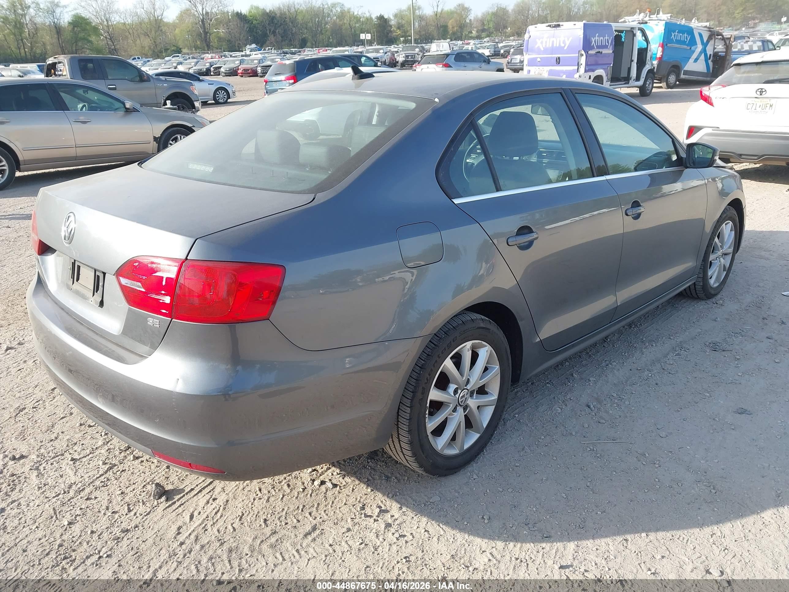 VOLKSWAGEN JETTA image 4