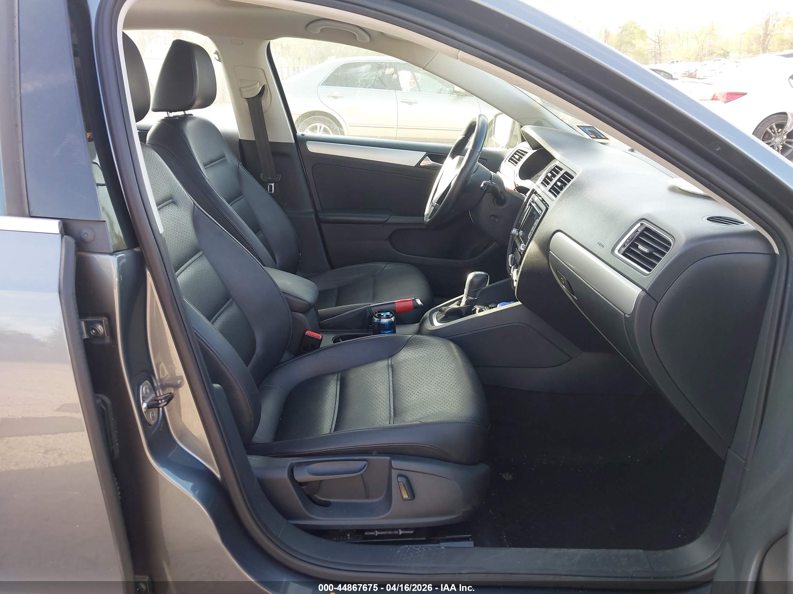 VOLKSWAGEN JETTA image 5