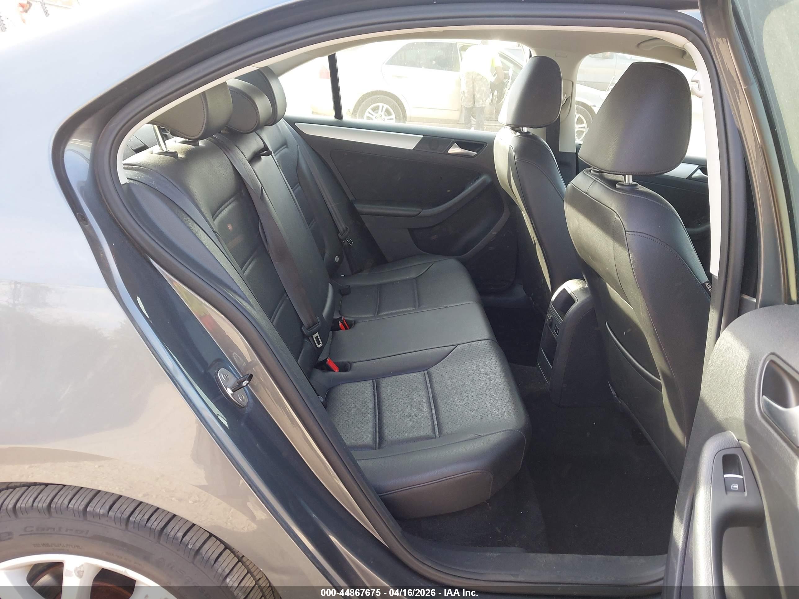 VOLKSWAGEN JETTA image 8