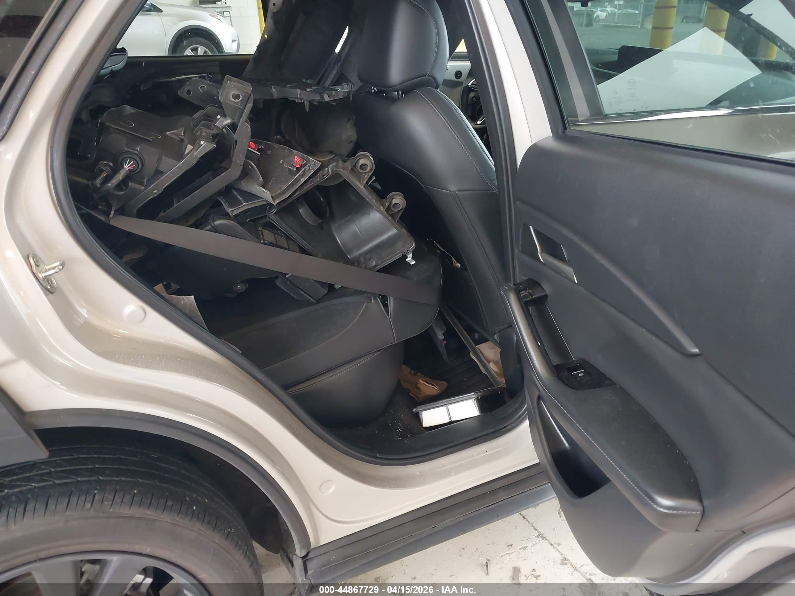 MAZDA CX-30 image 8