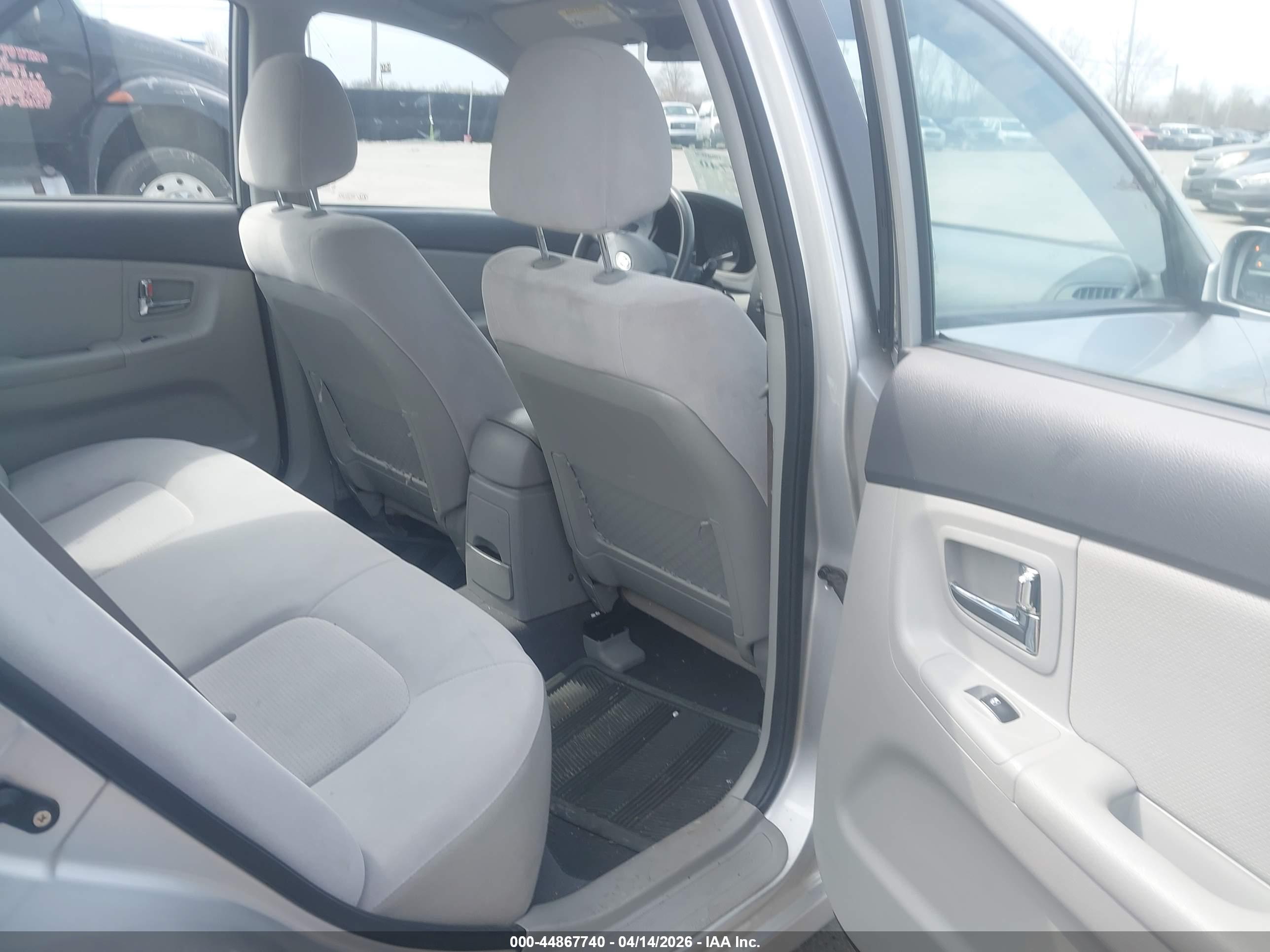 KIA SPECTRA image 8