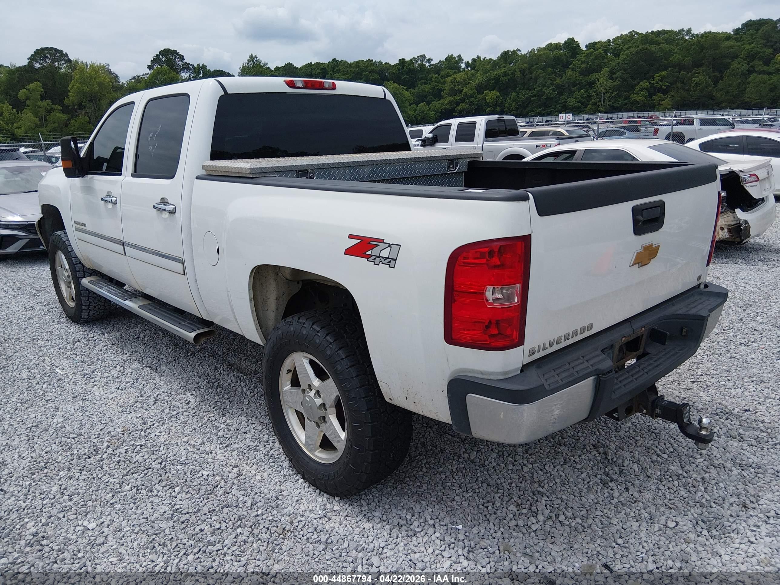 CHEVROLET SILVERADO image 3