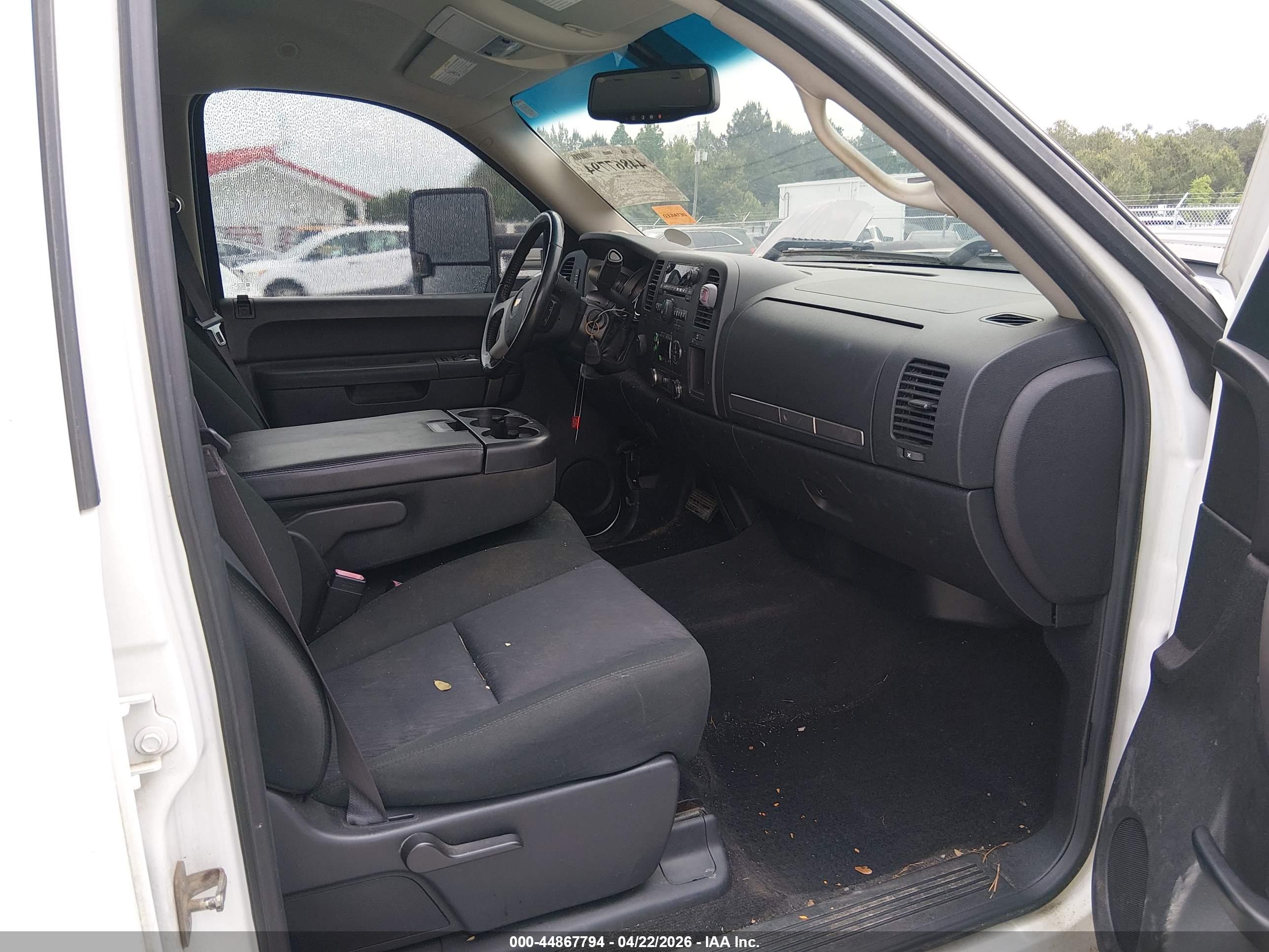 CHEVROLET SILVERADO image 5