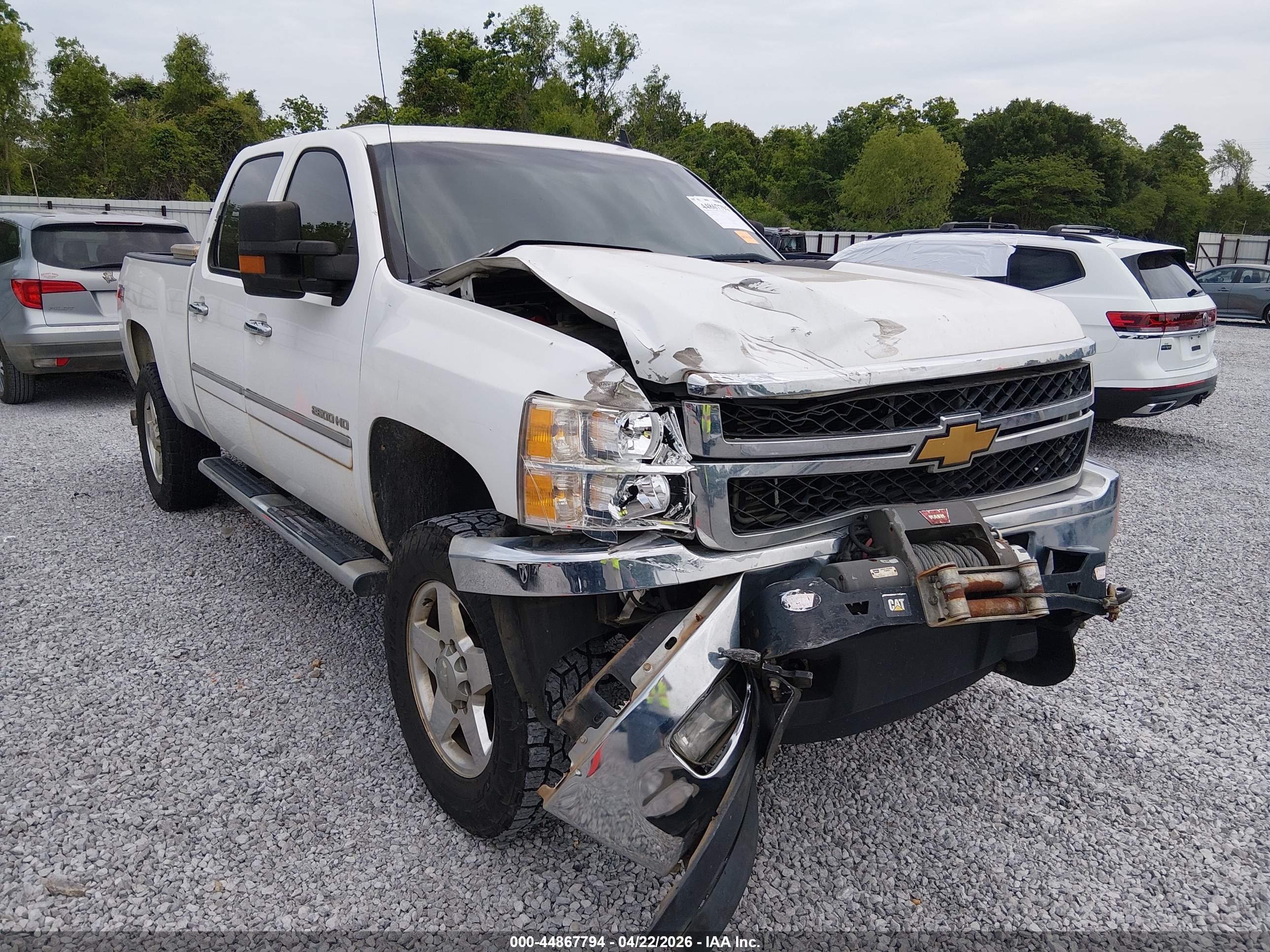 CHEVROLET SILVERADO image 6