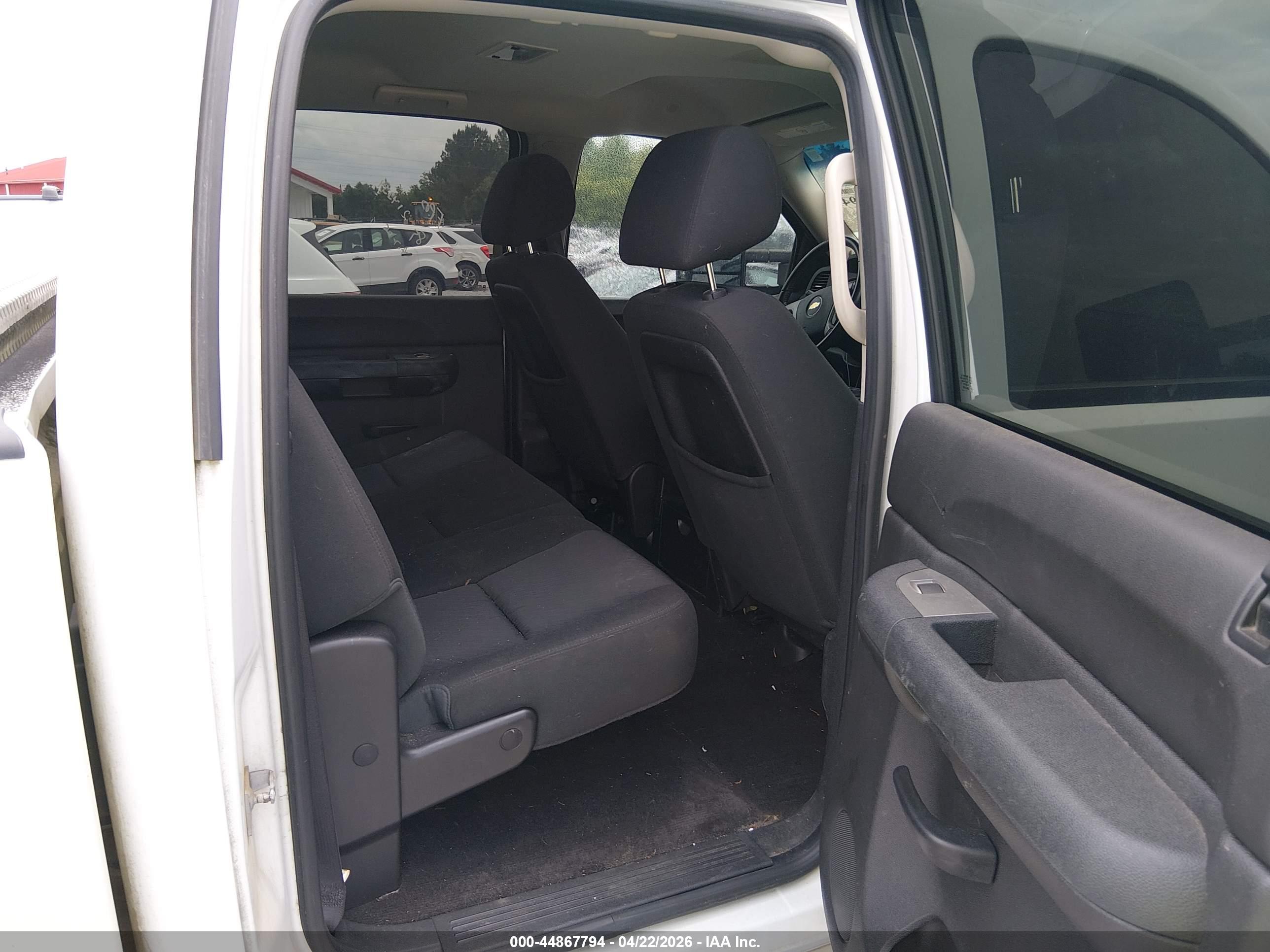 CHEVROLET SILVERADO image 8