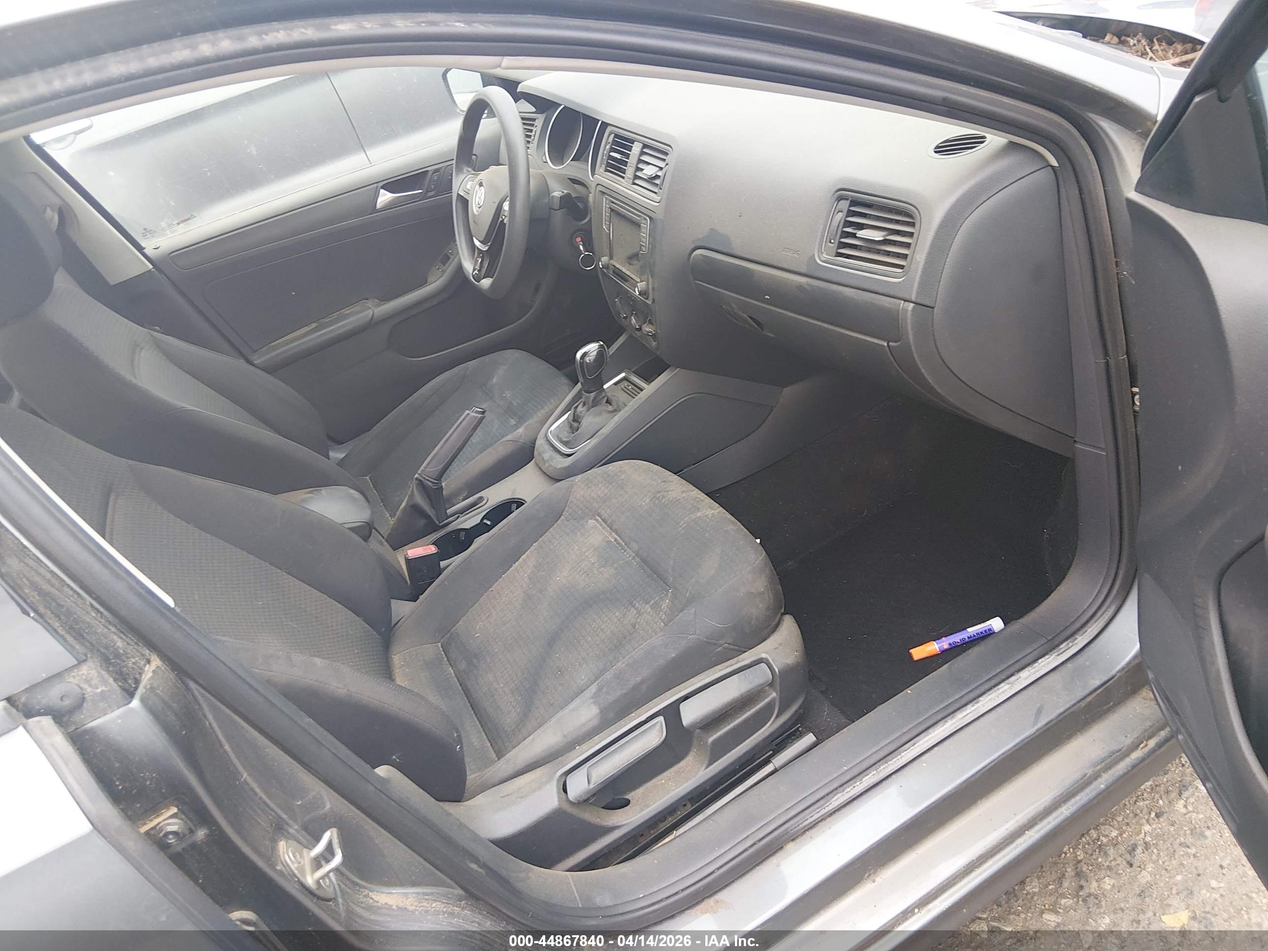 VOLKSWAGEN JETTA image 5