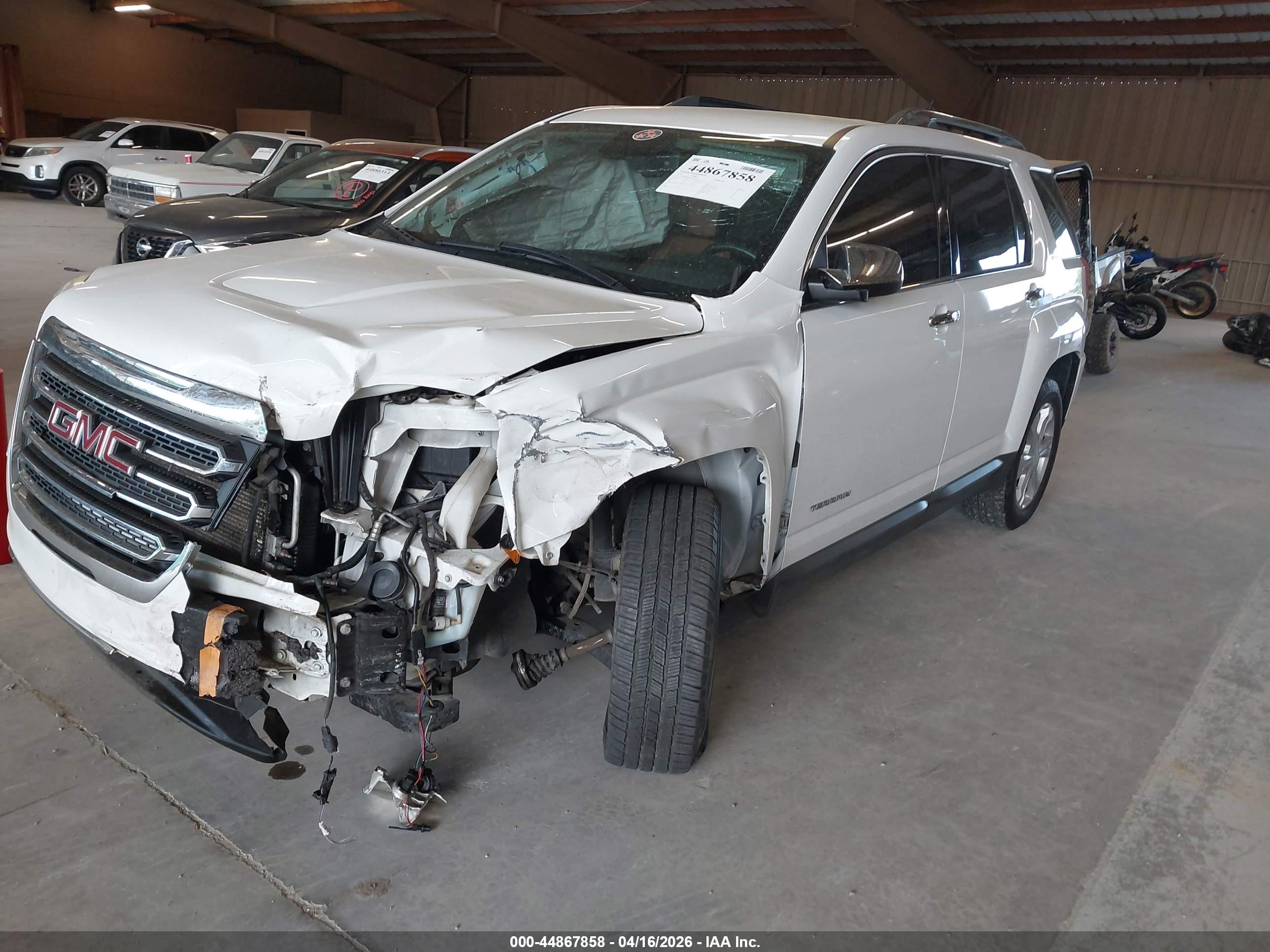GMC TERRAIN image 2