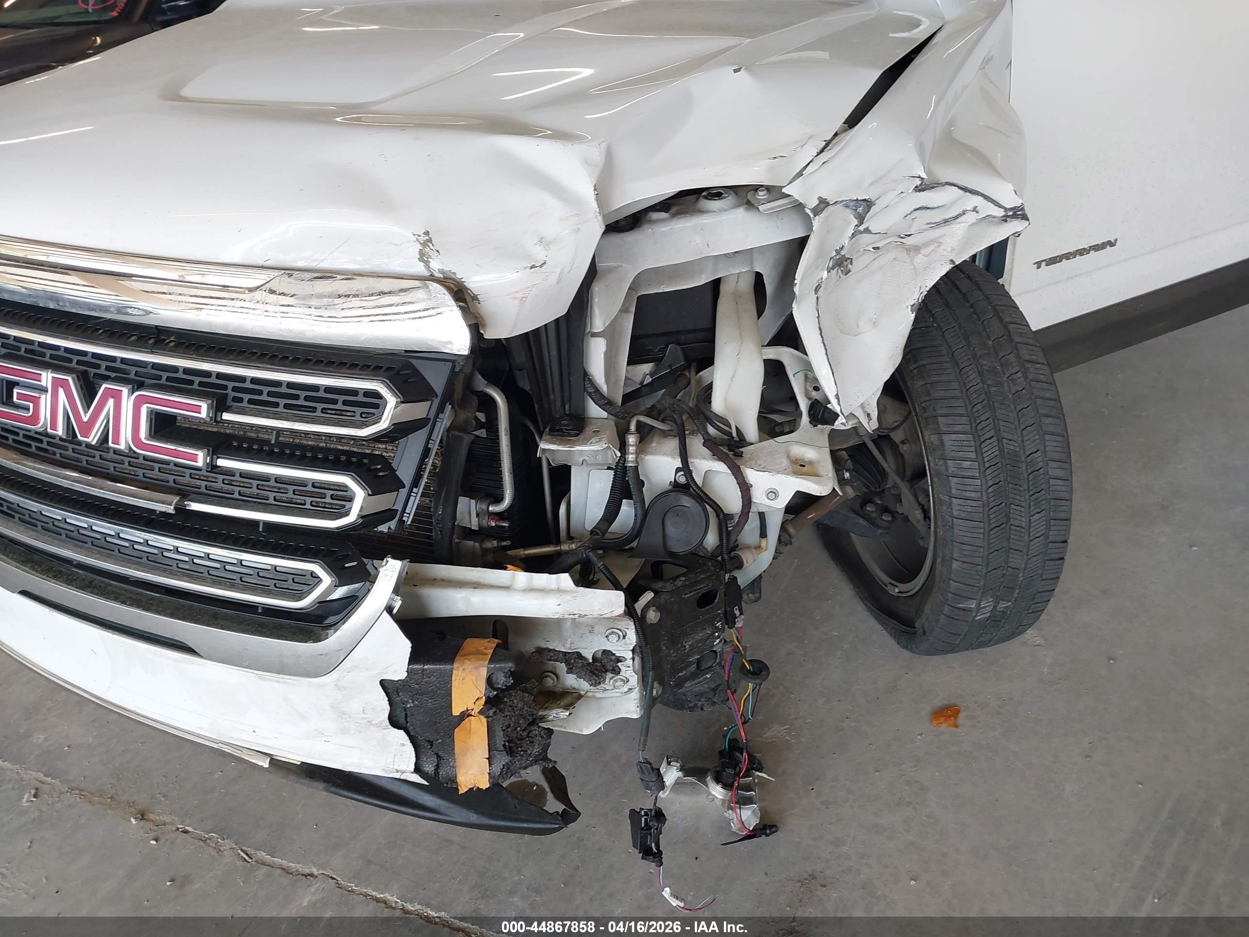 GMC TERRAIN image 6