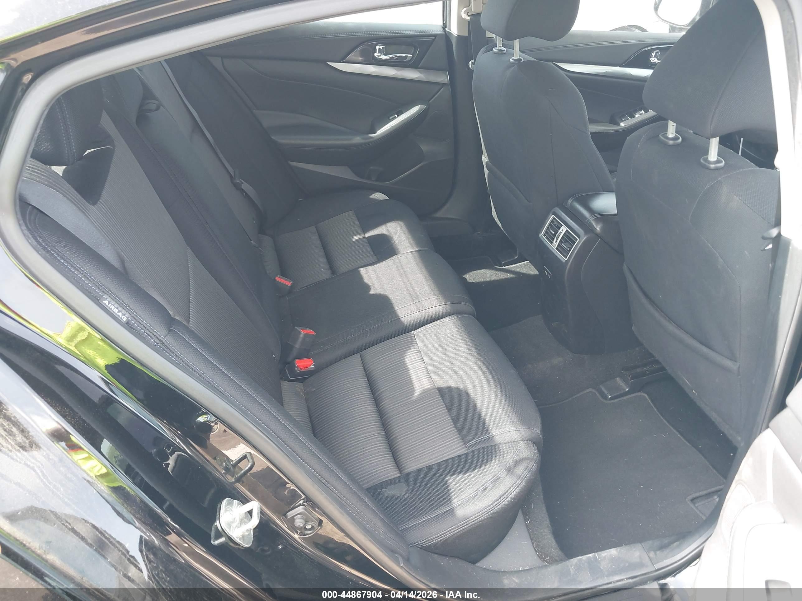 NISSAN MAXIMA image 8