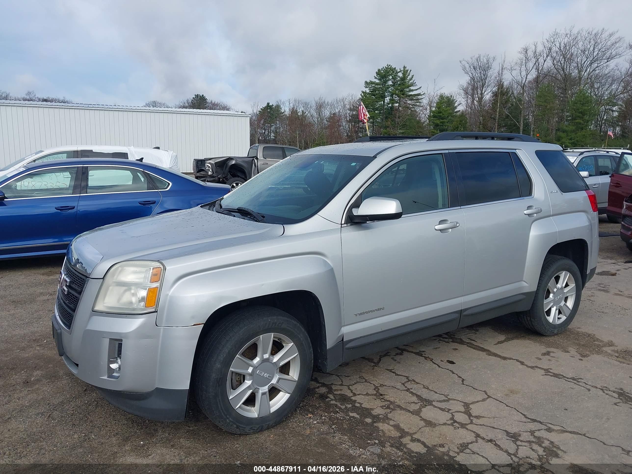 GMC TERRAIN image 2