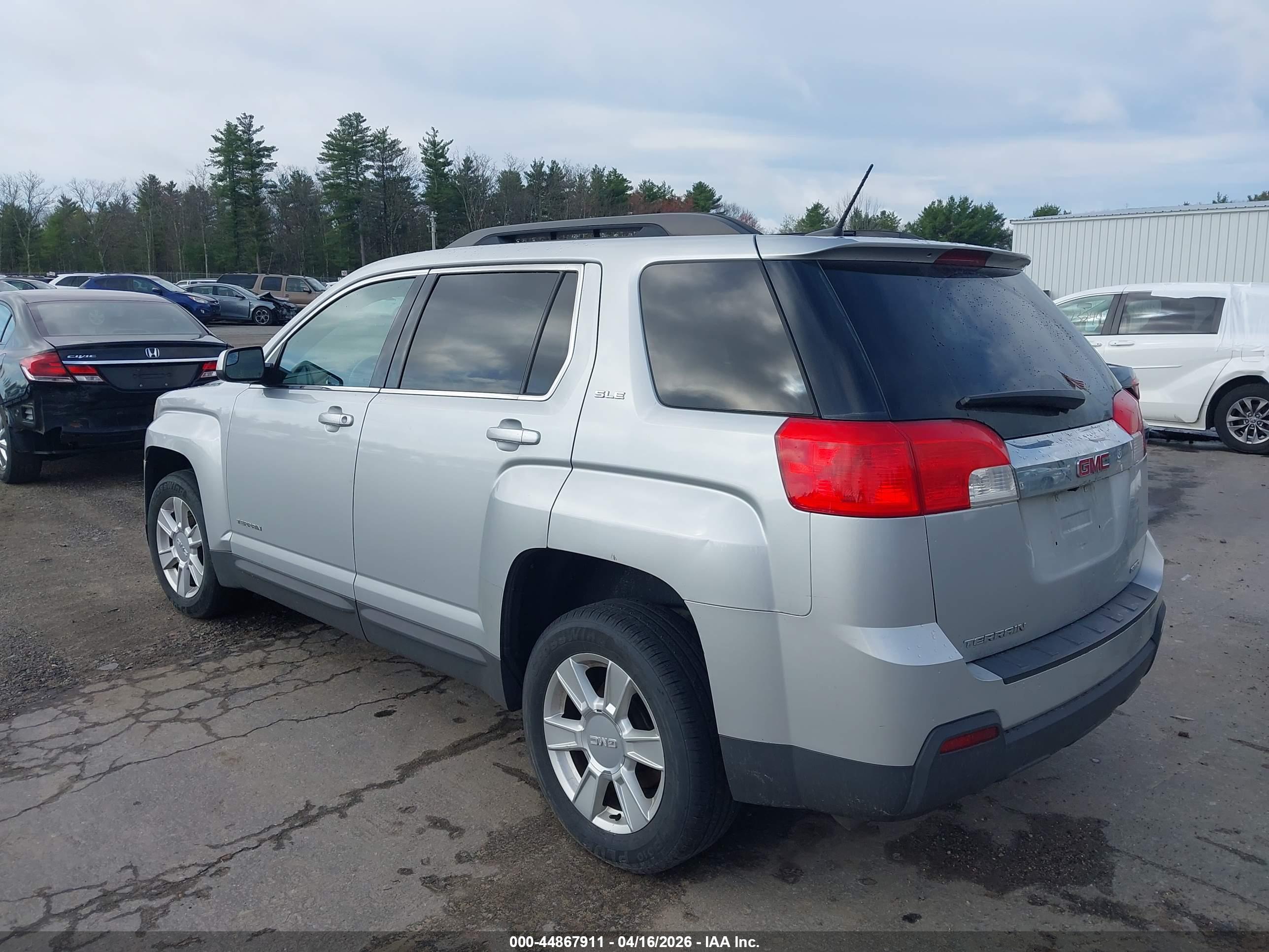 GMC TERRAIN image 3