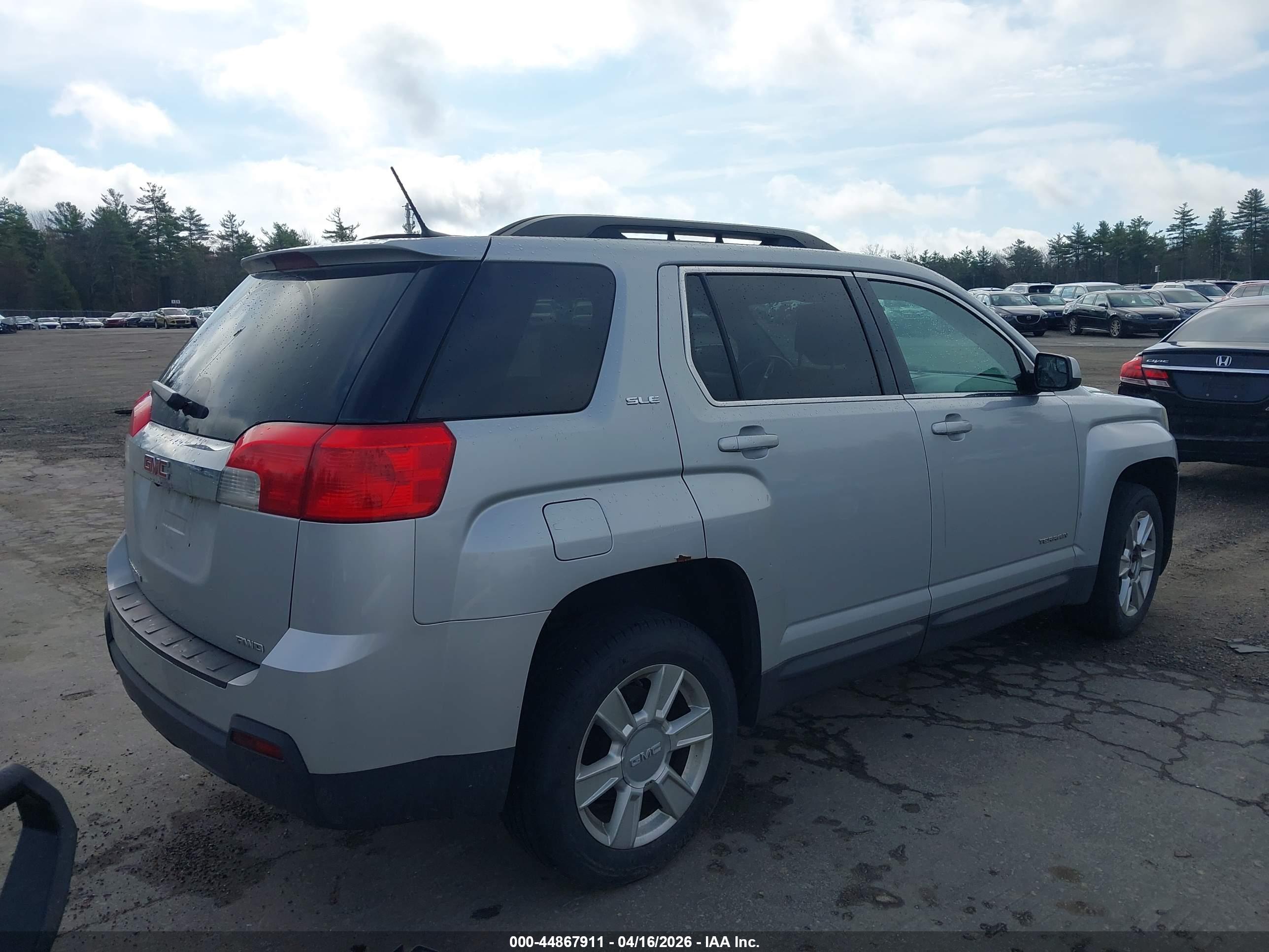 GMC TERRAIN image 4