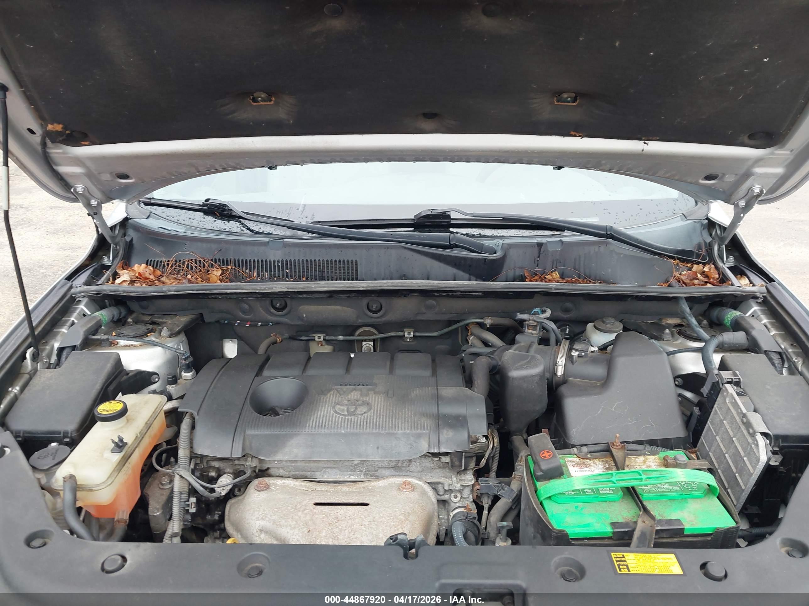 TOYOTA RAV4 image 10