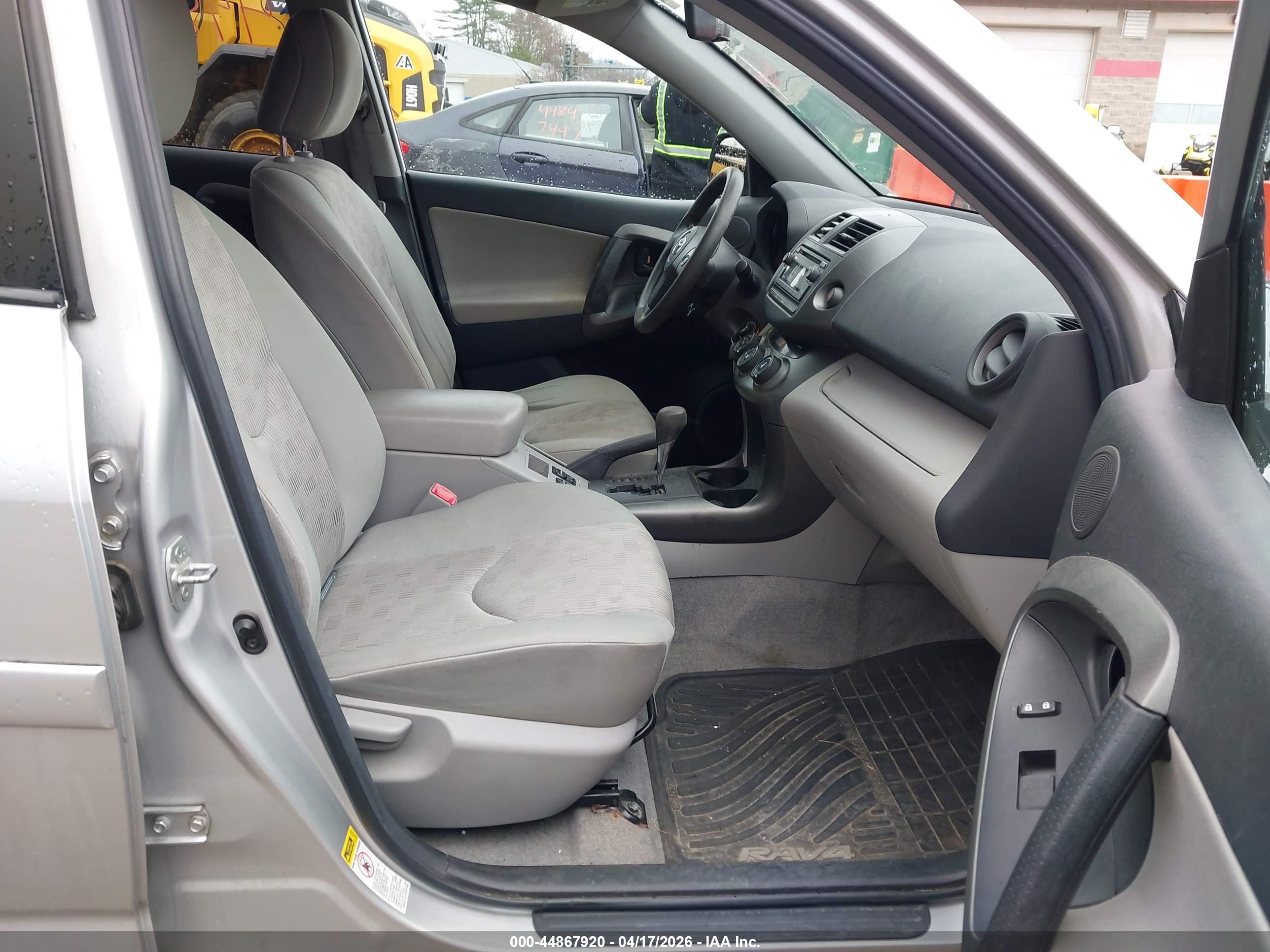 TOYOTA RAV4 image 5