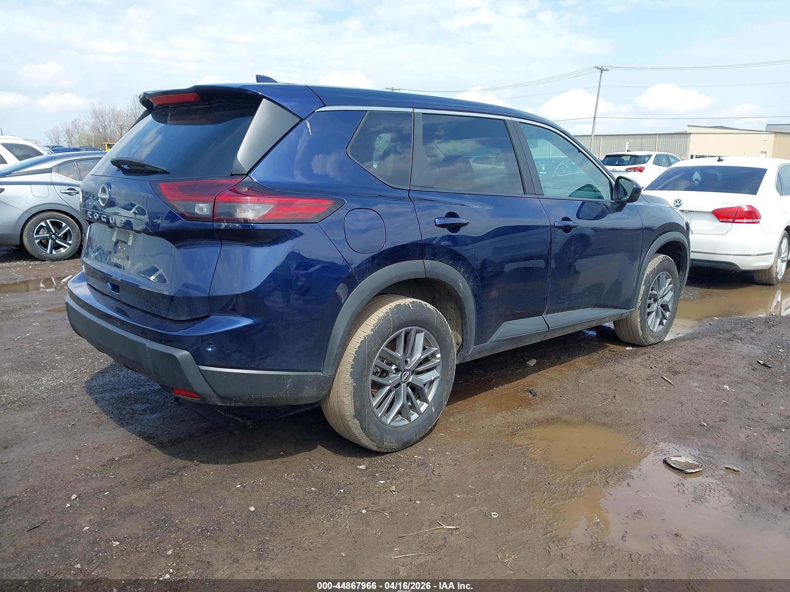 NISSAN ROGUE image 4