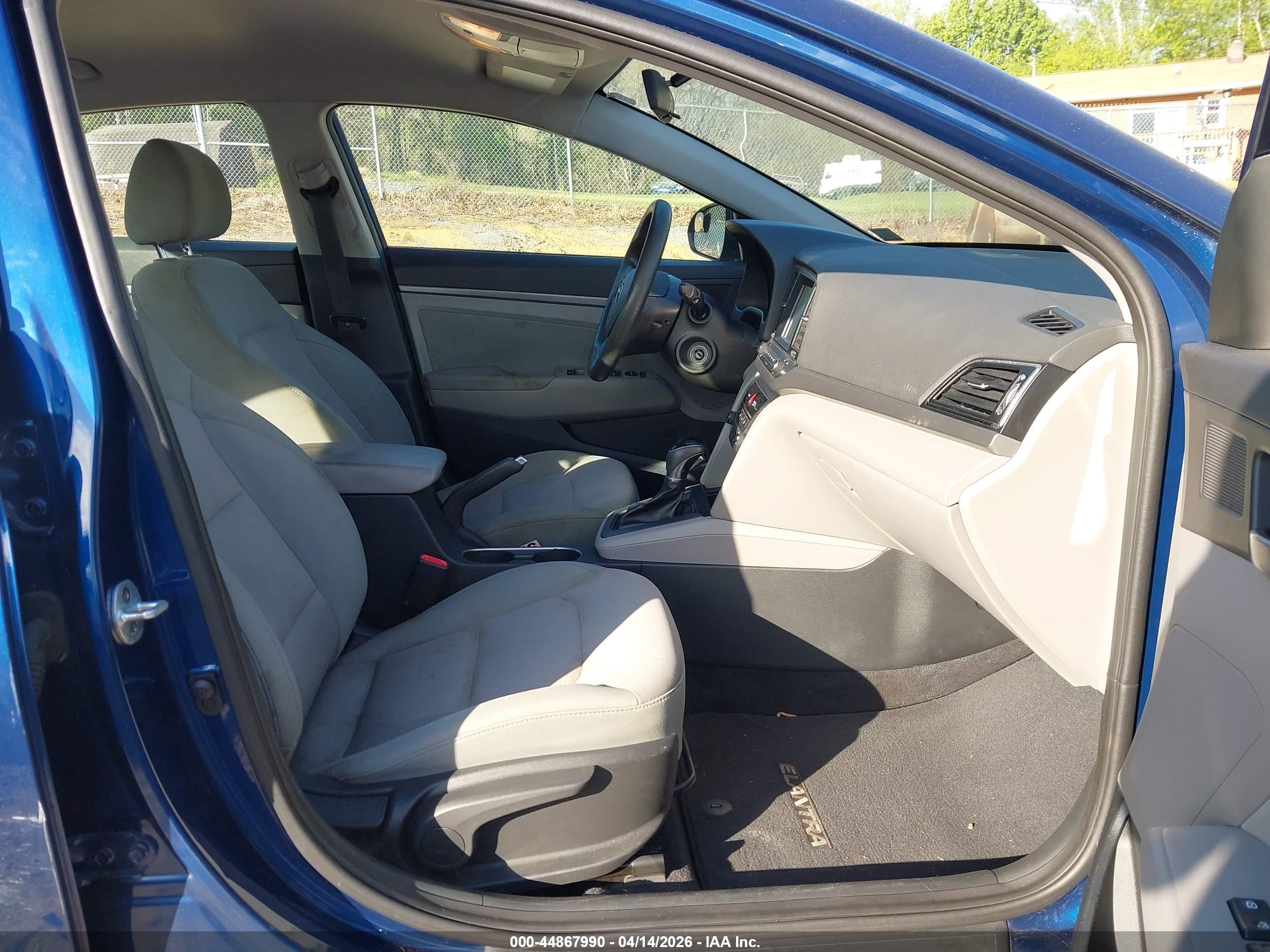 HYUNDAI ELANTRA image 5