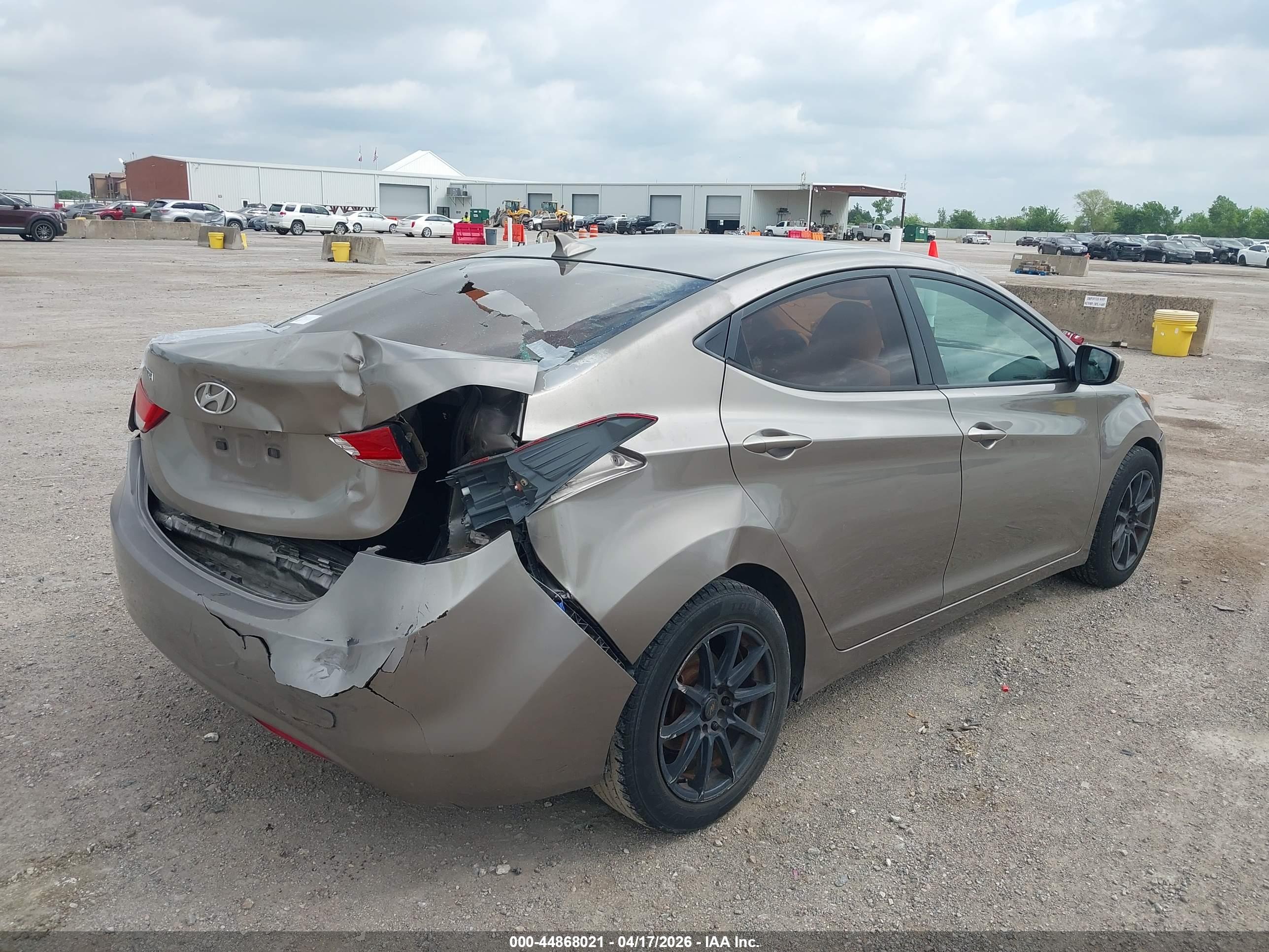 HYUNDAI ELANTRA image 4