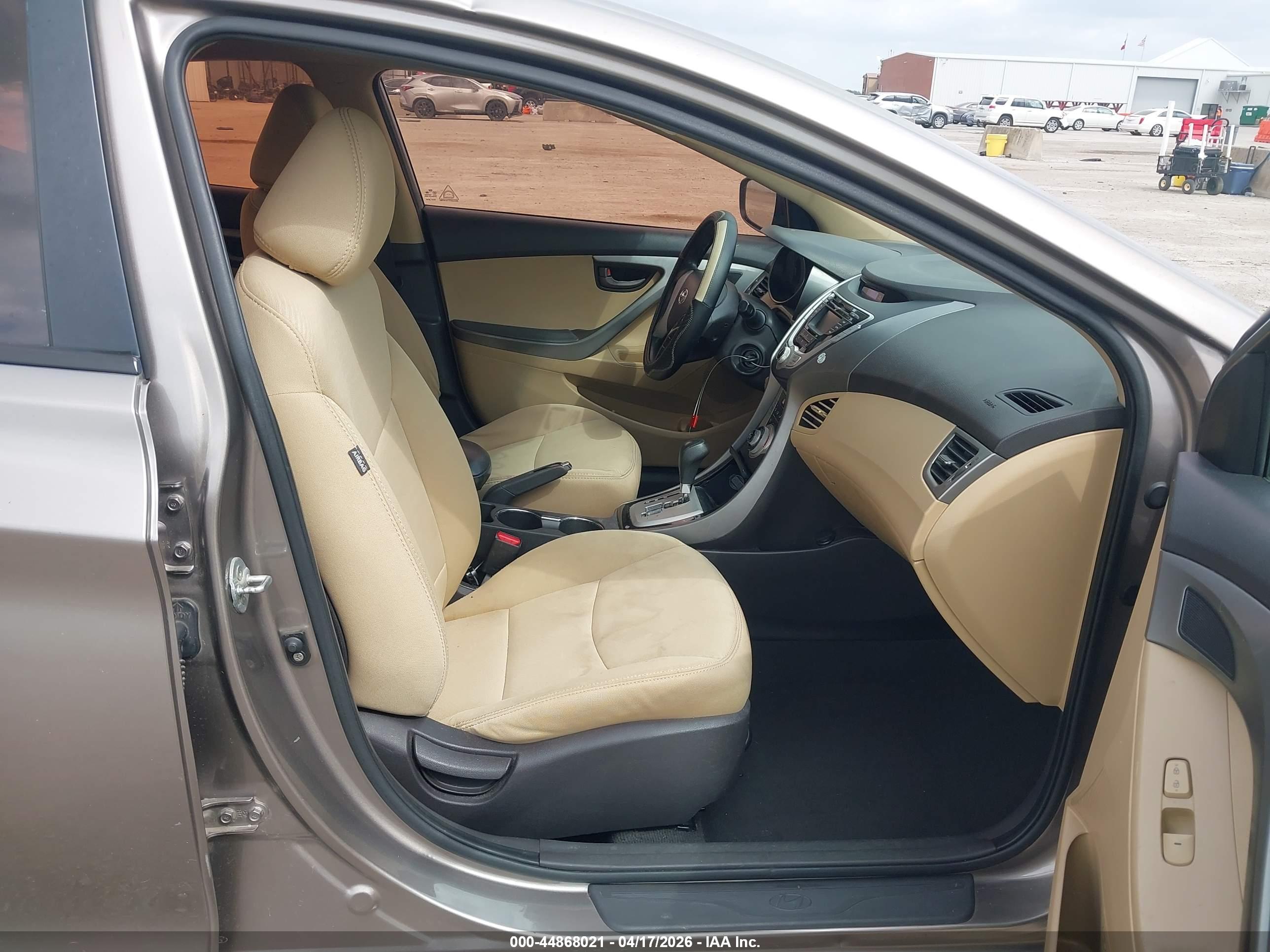 HYUNDAI ELANTRA image 5