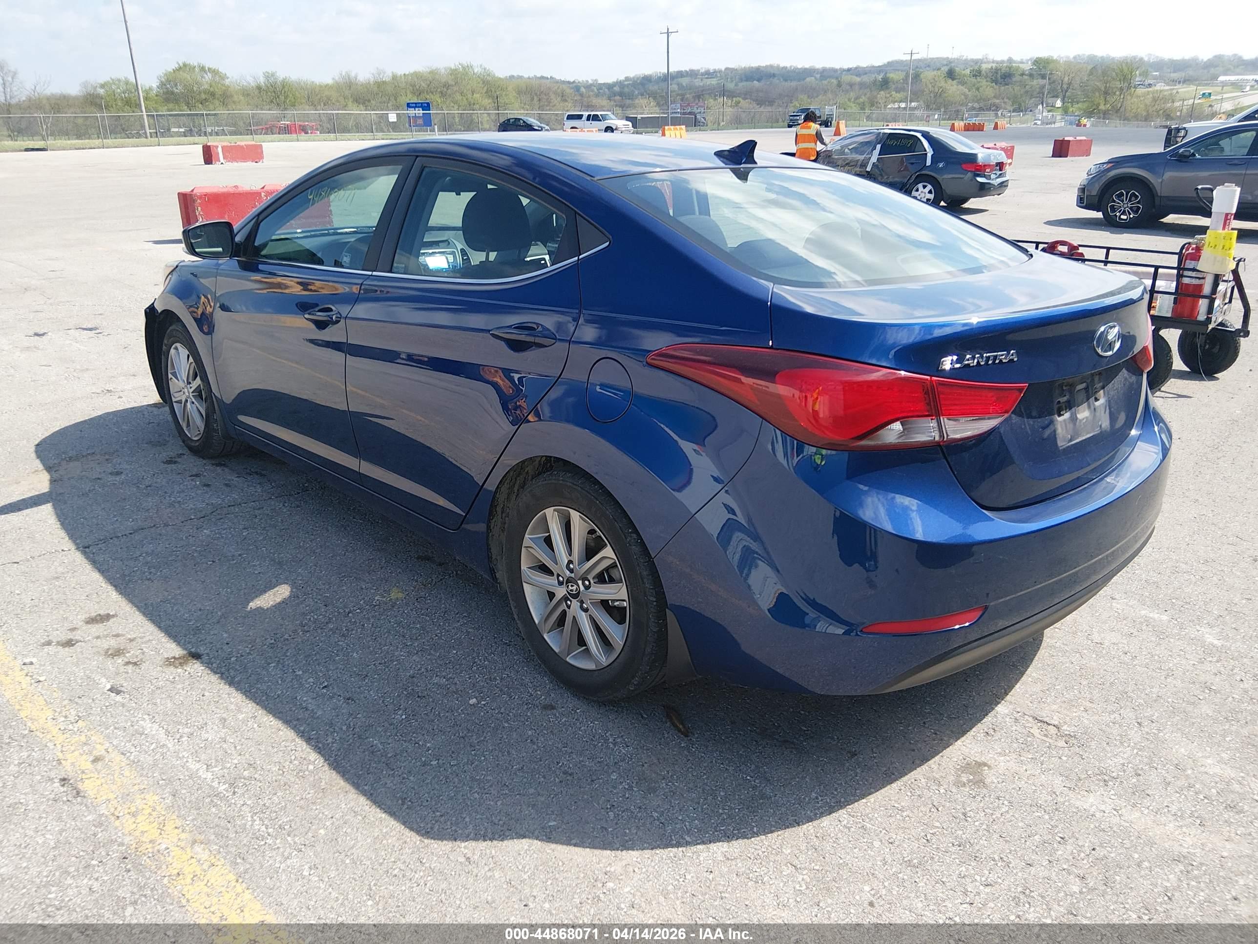 HYUNDAI ELANTRA image 3