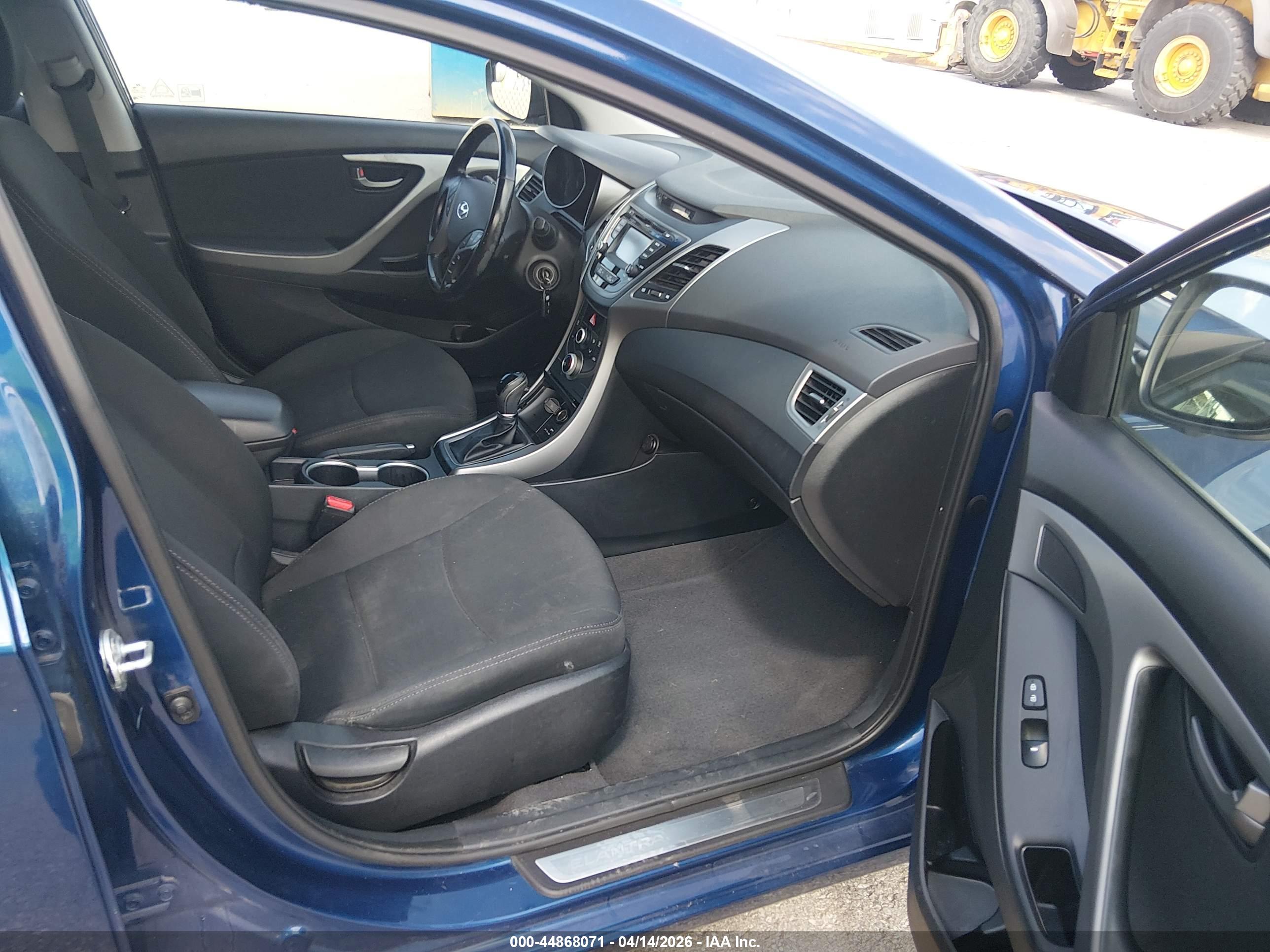 HYUNDAI ELANTRA image 5