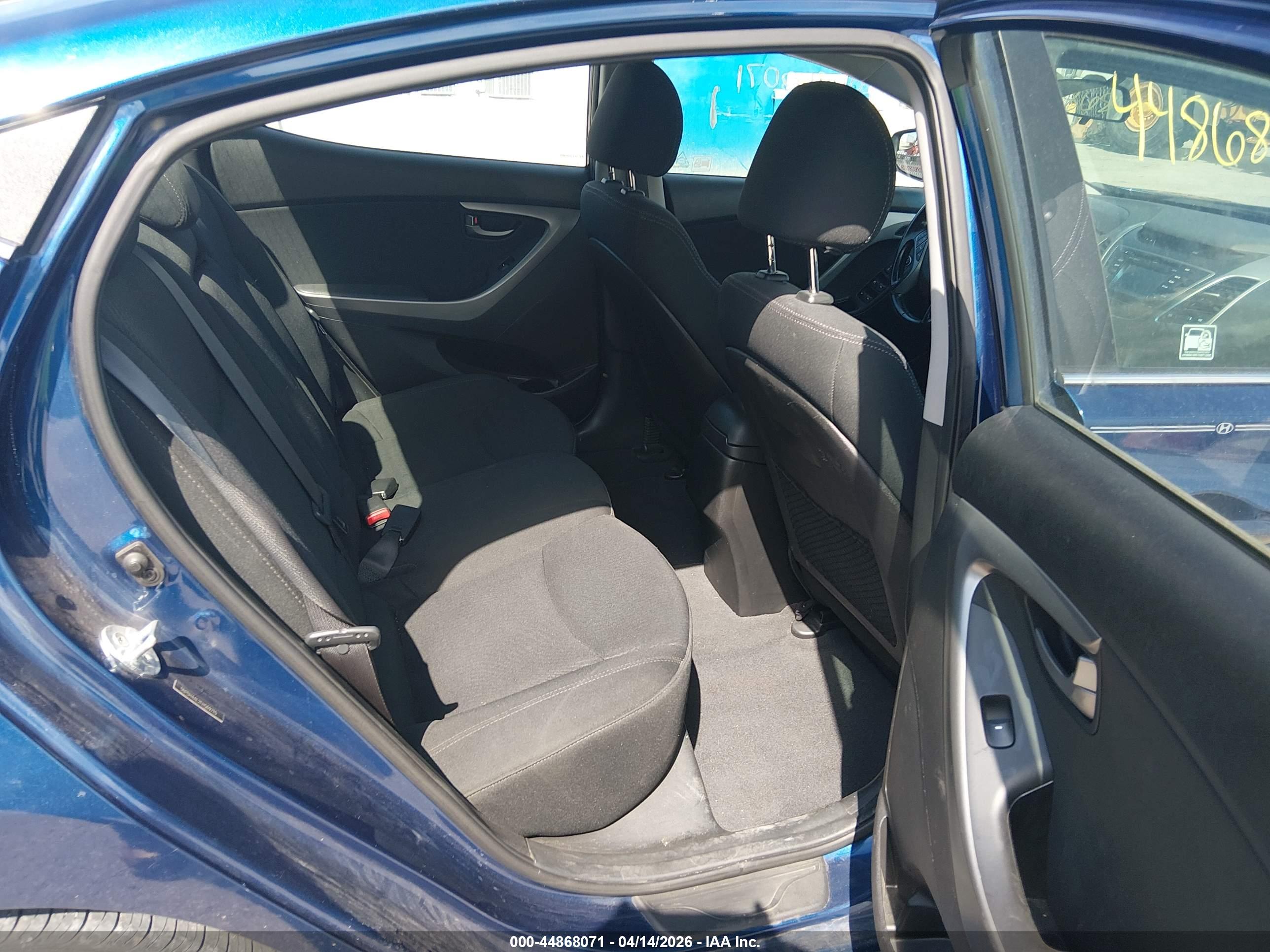 HYUNDAI ELANTRA image 8