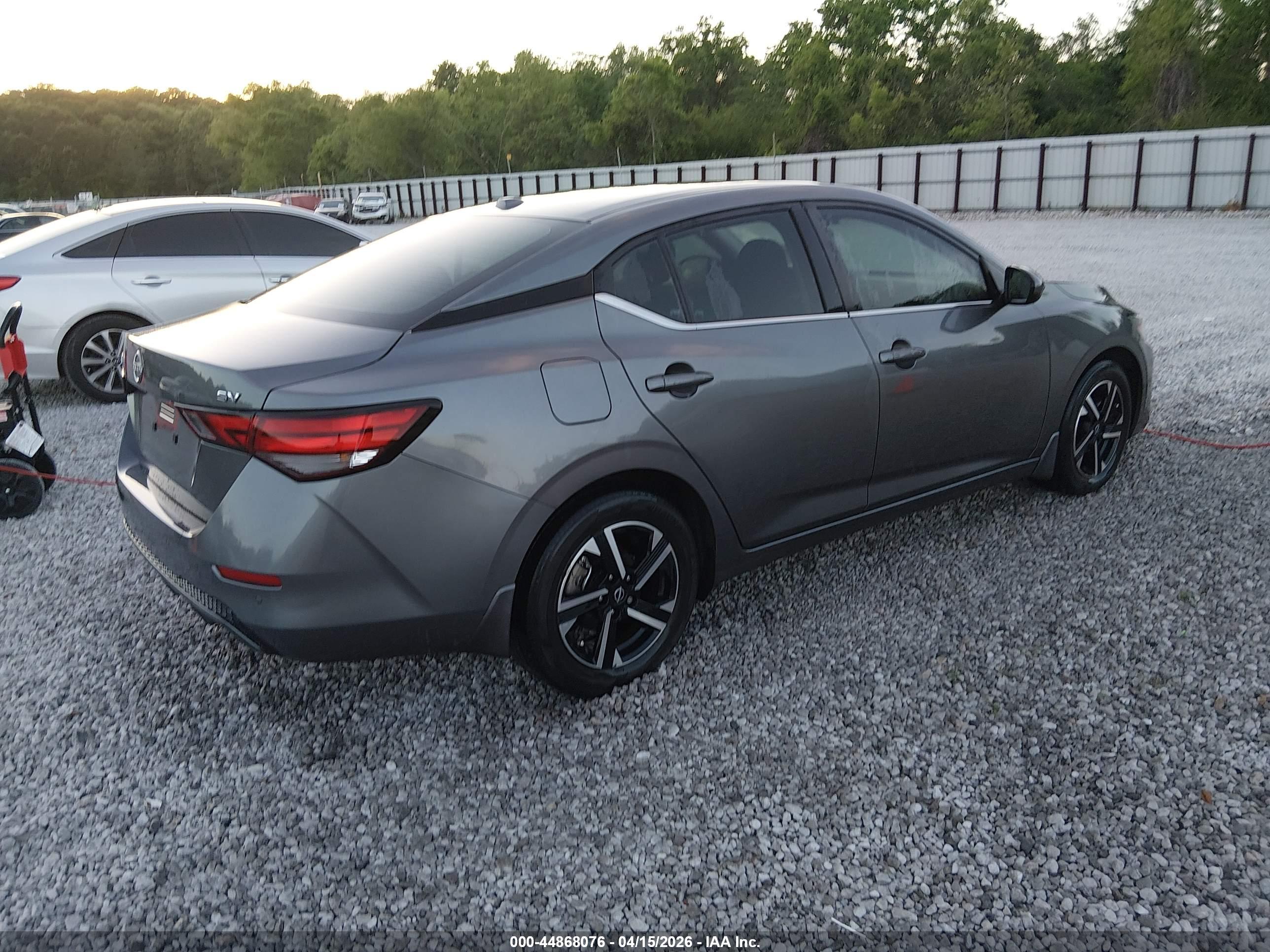 NISSAN SENTRA image 4
