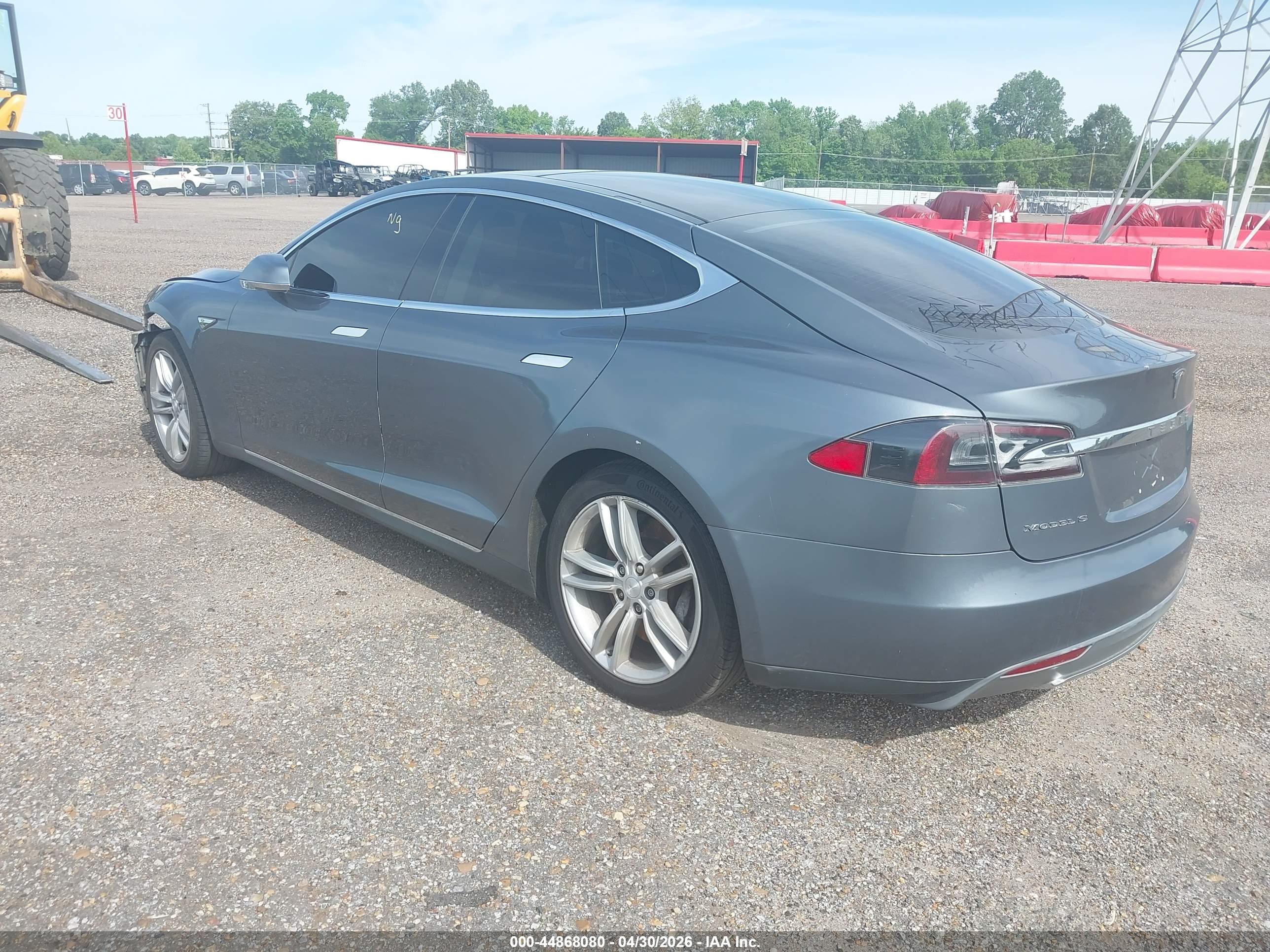 TESLA MODEL image 3