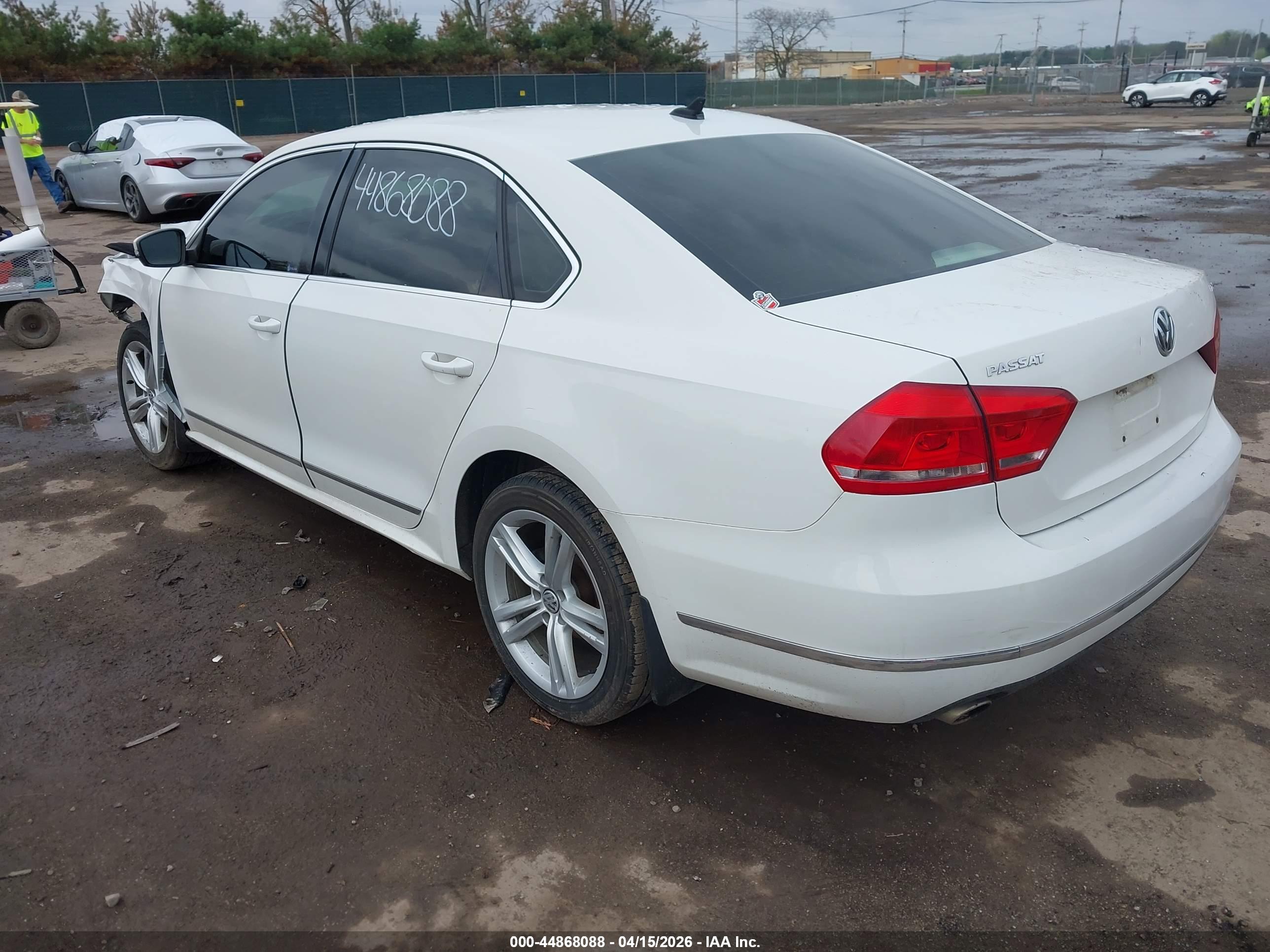 VOLKSWAGEN PASSAT image 3