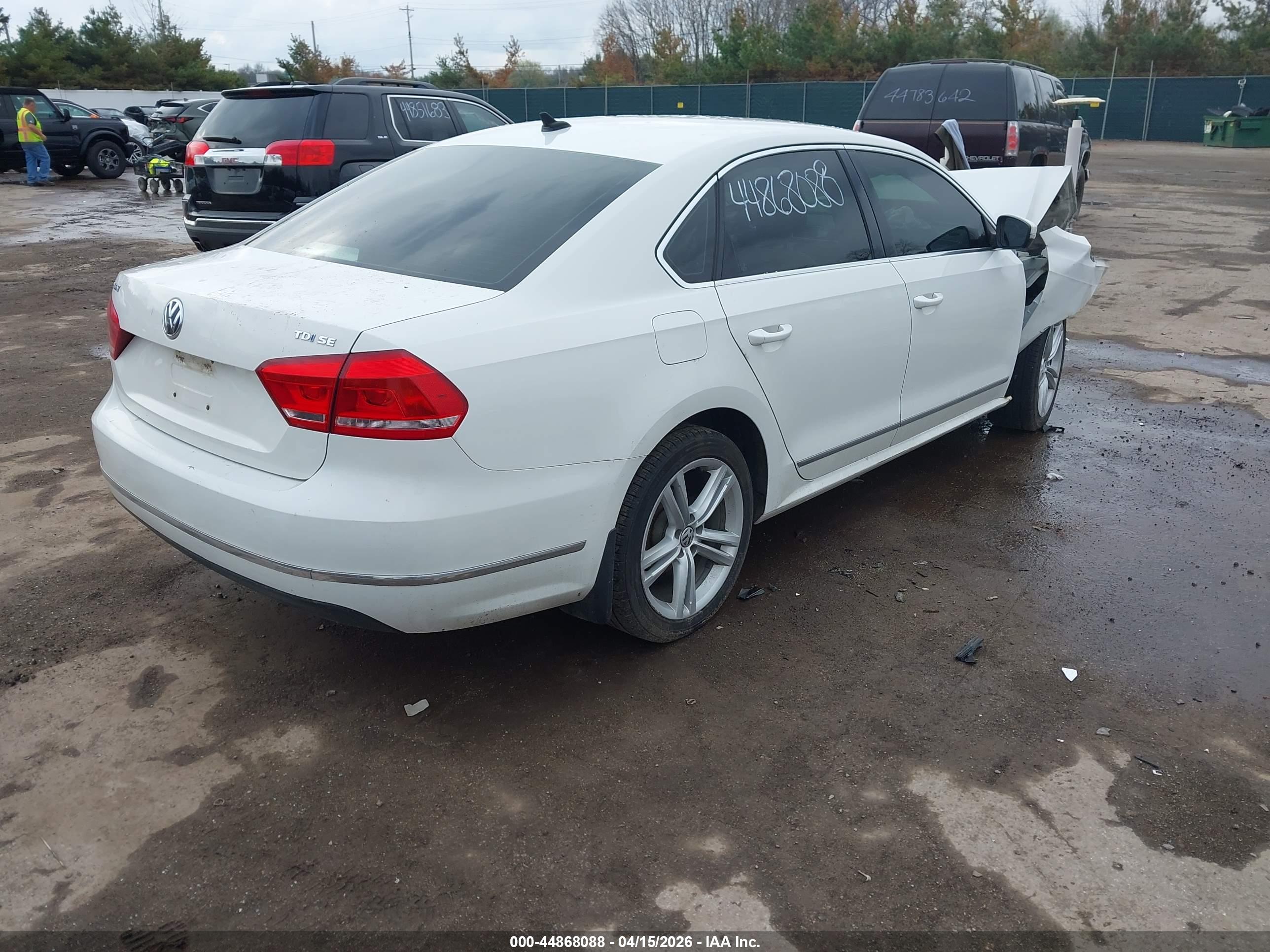 VOLKSWAGEN PASSAT image 4