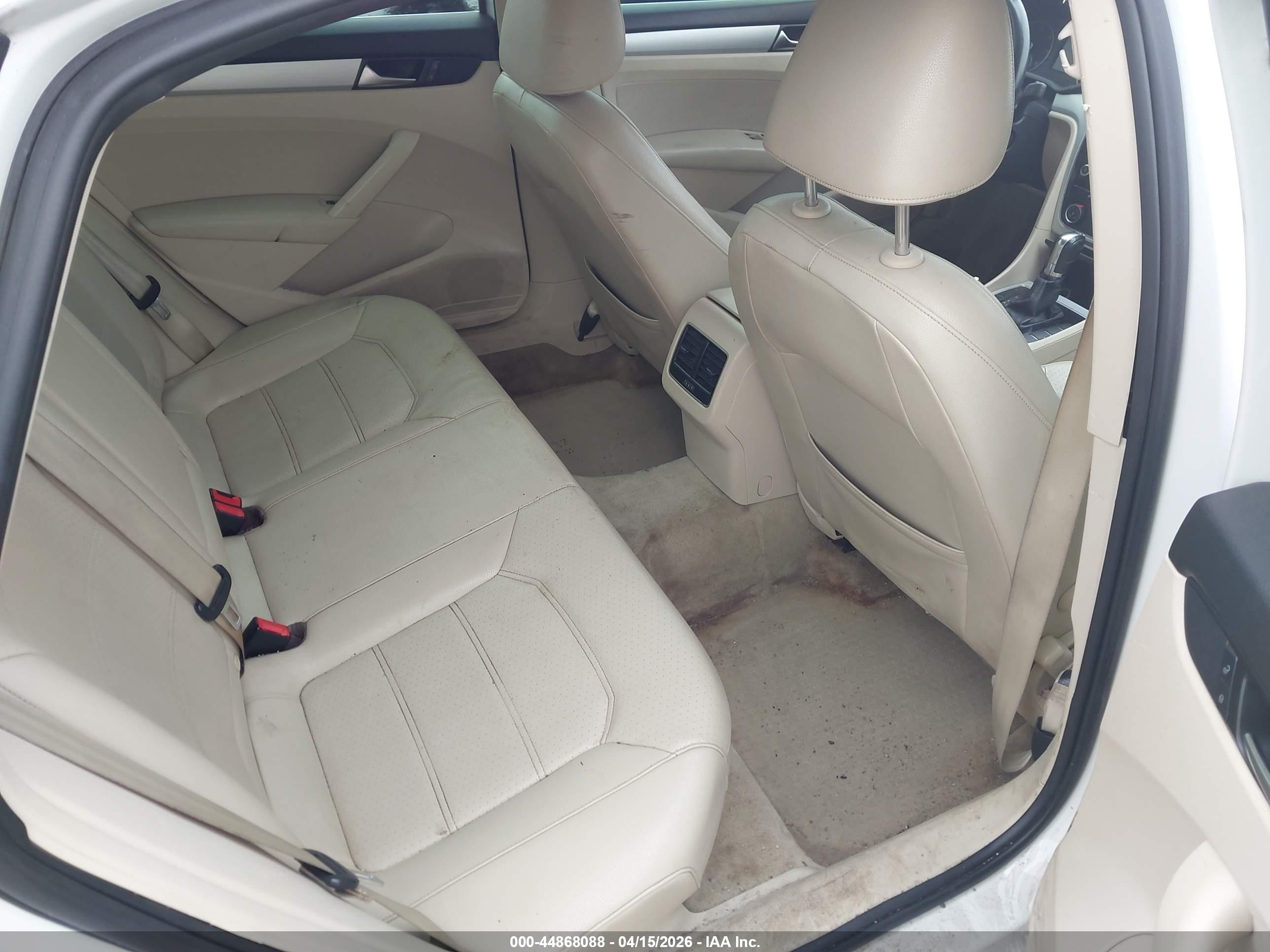 VOLKSWAGEN PASSAT image 8