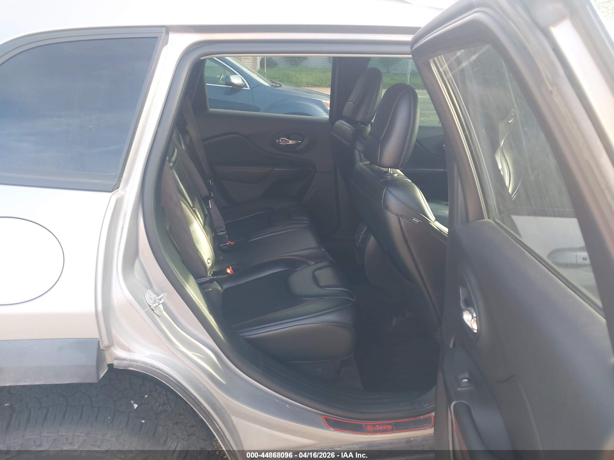 JEEP CHEROKEE image 8