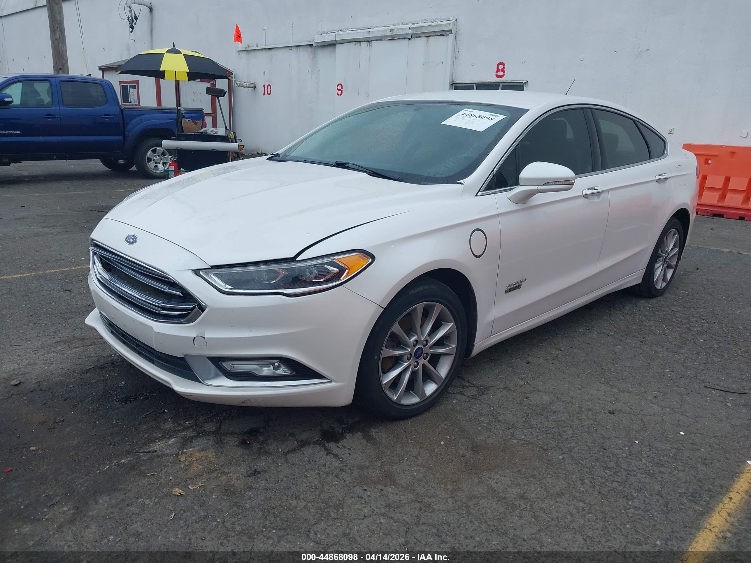 FORD FUSION image 2