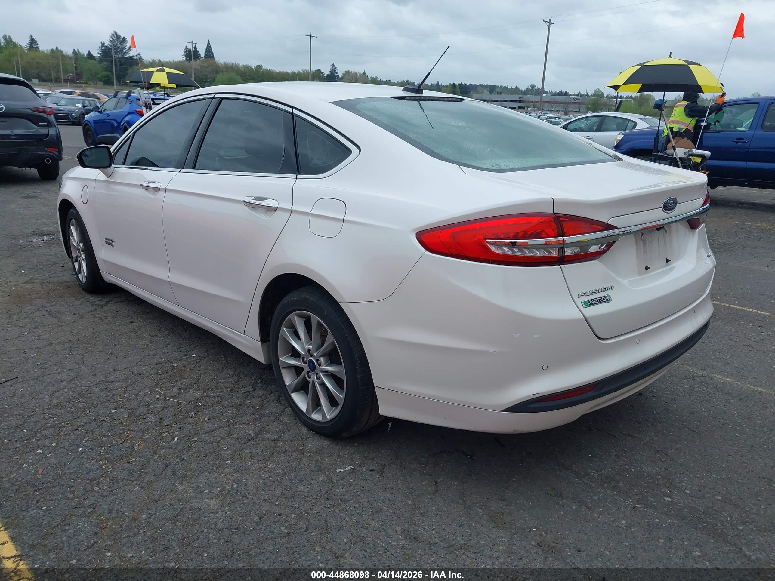 FORD FUSION image 3