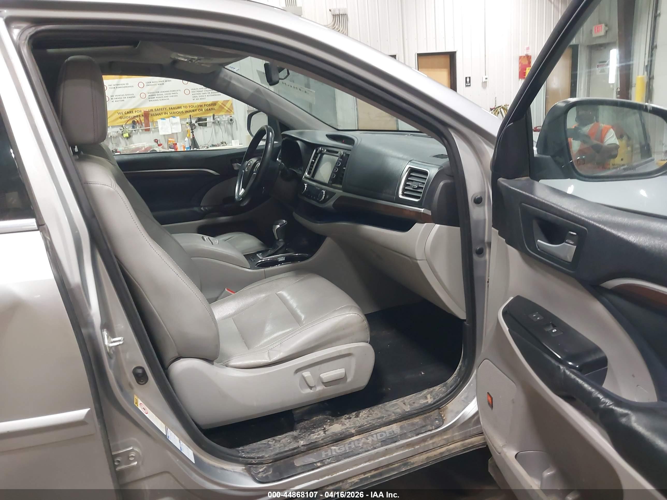 TOYOTA HIGHLANDER image 5