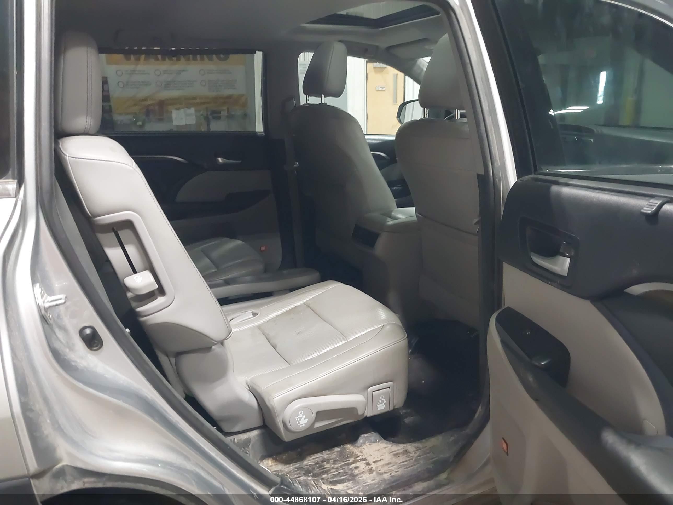 TOYOTA HIGHLANDER image 8