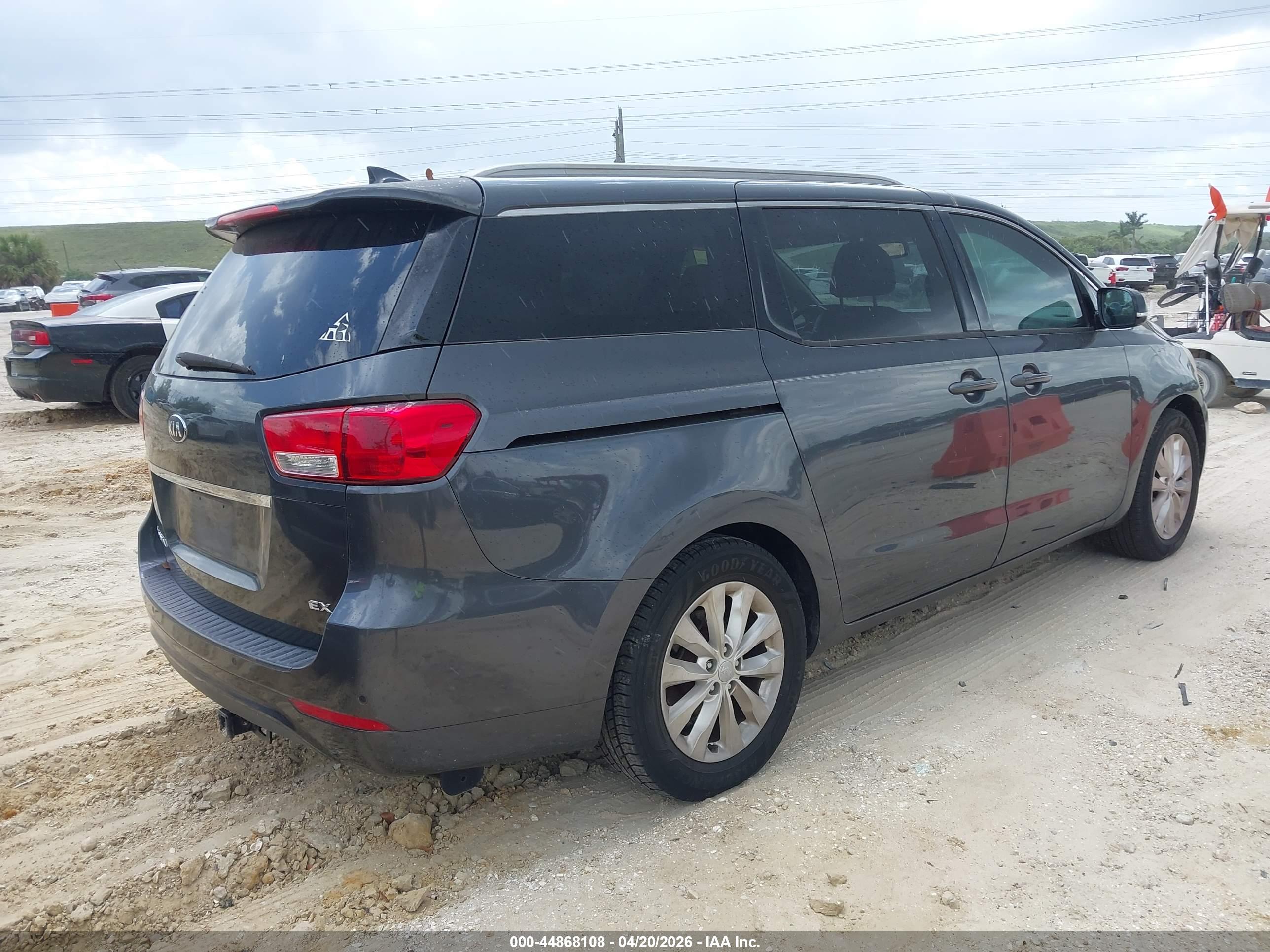KIA SEDONA image 4