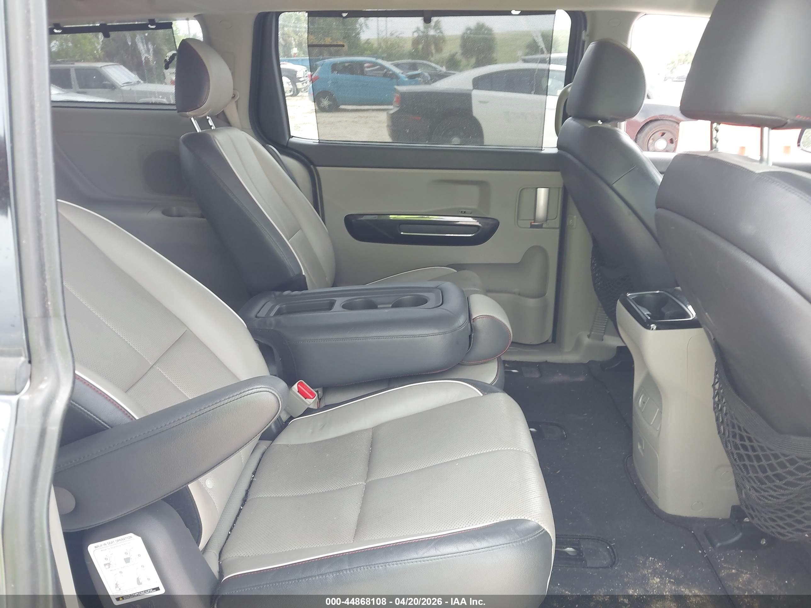KIA SEDONA image 8