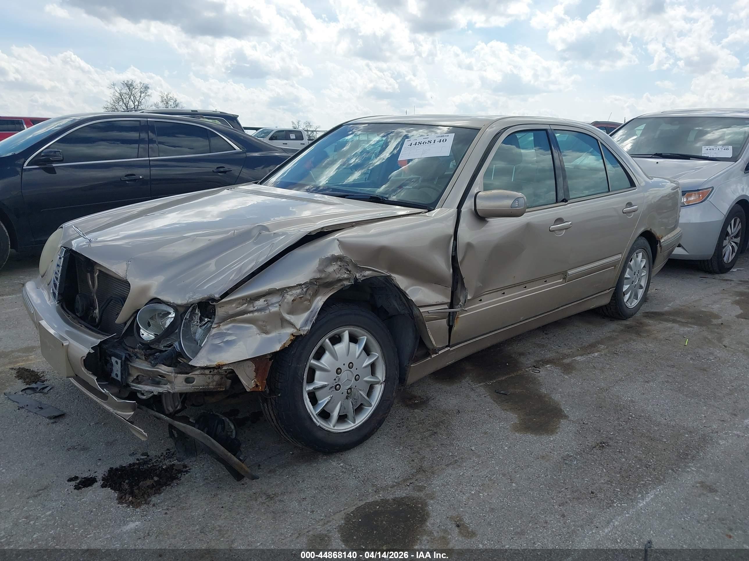 MERCEDES-BENZ E image 2