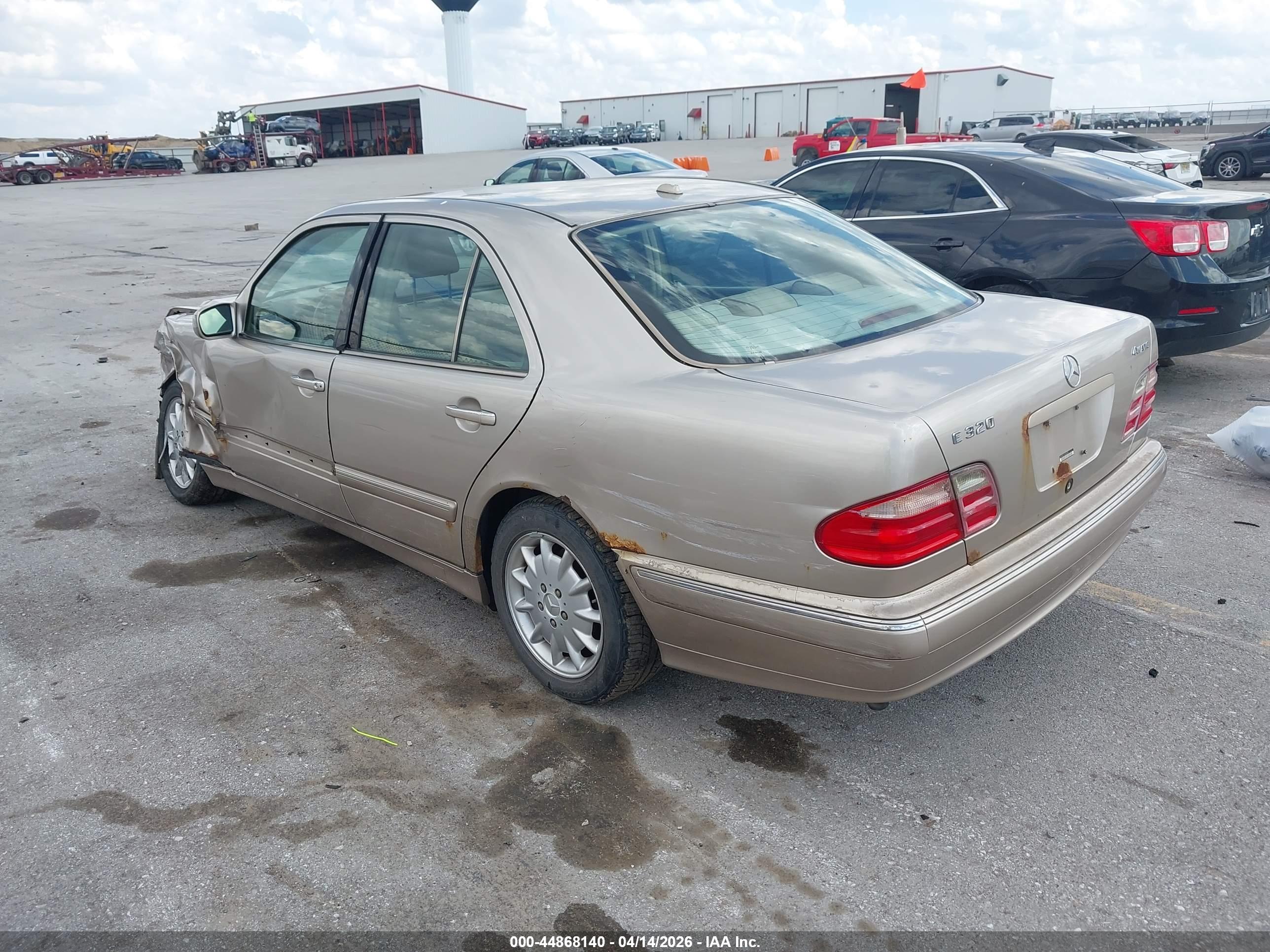 MERCEDES-BENZ E image 3