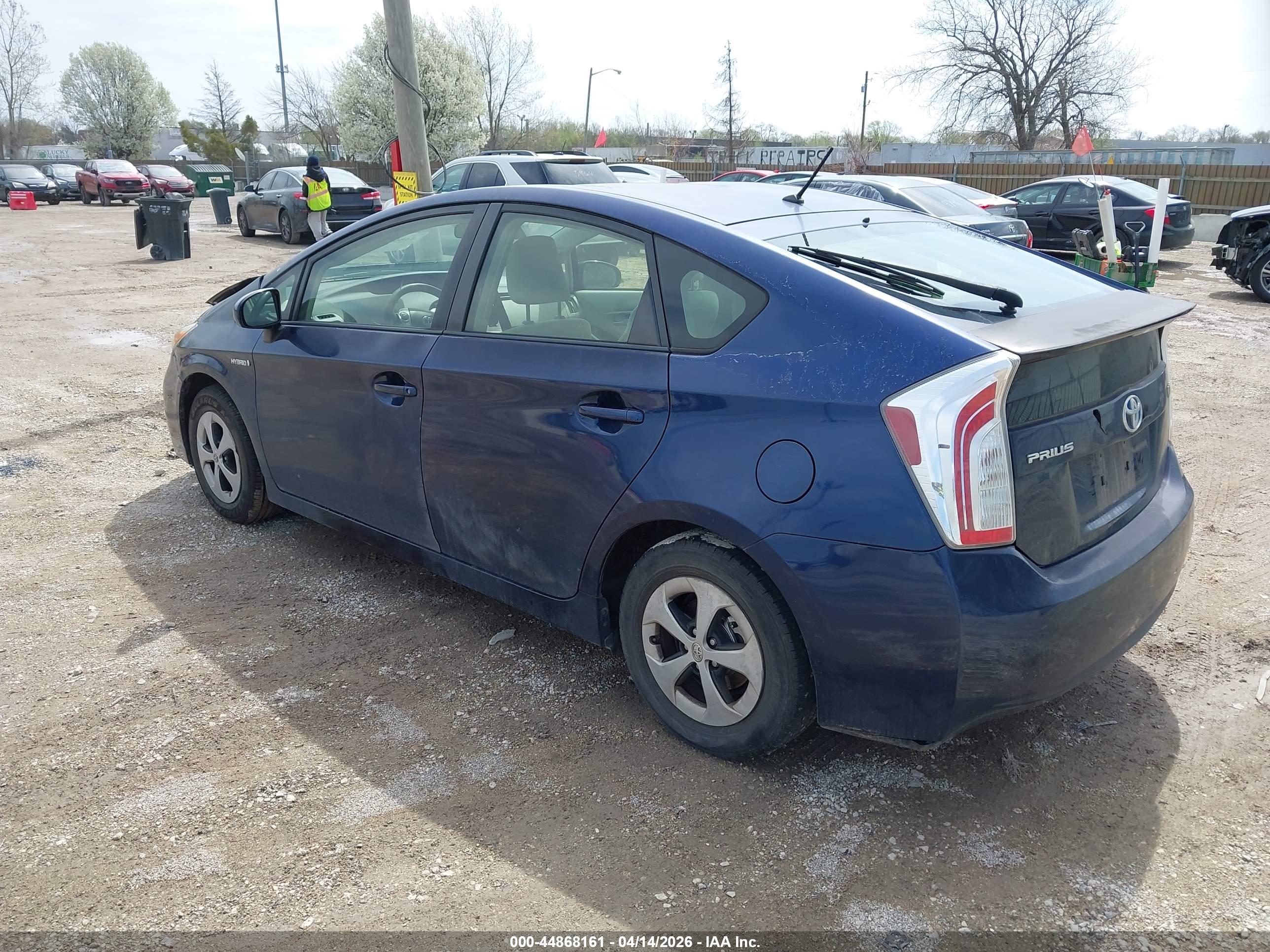 TOYOTA PRIUS image 3