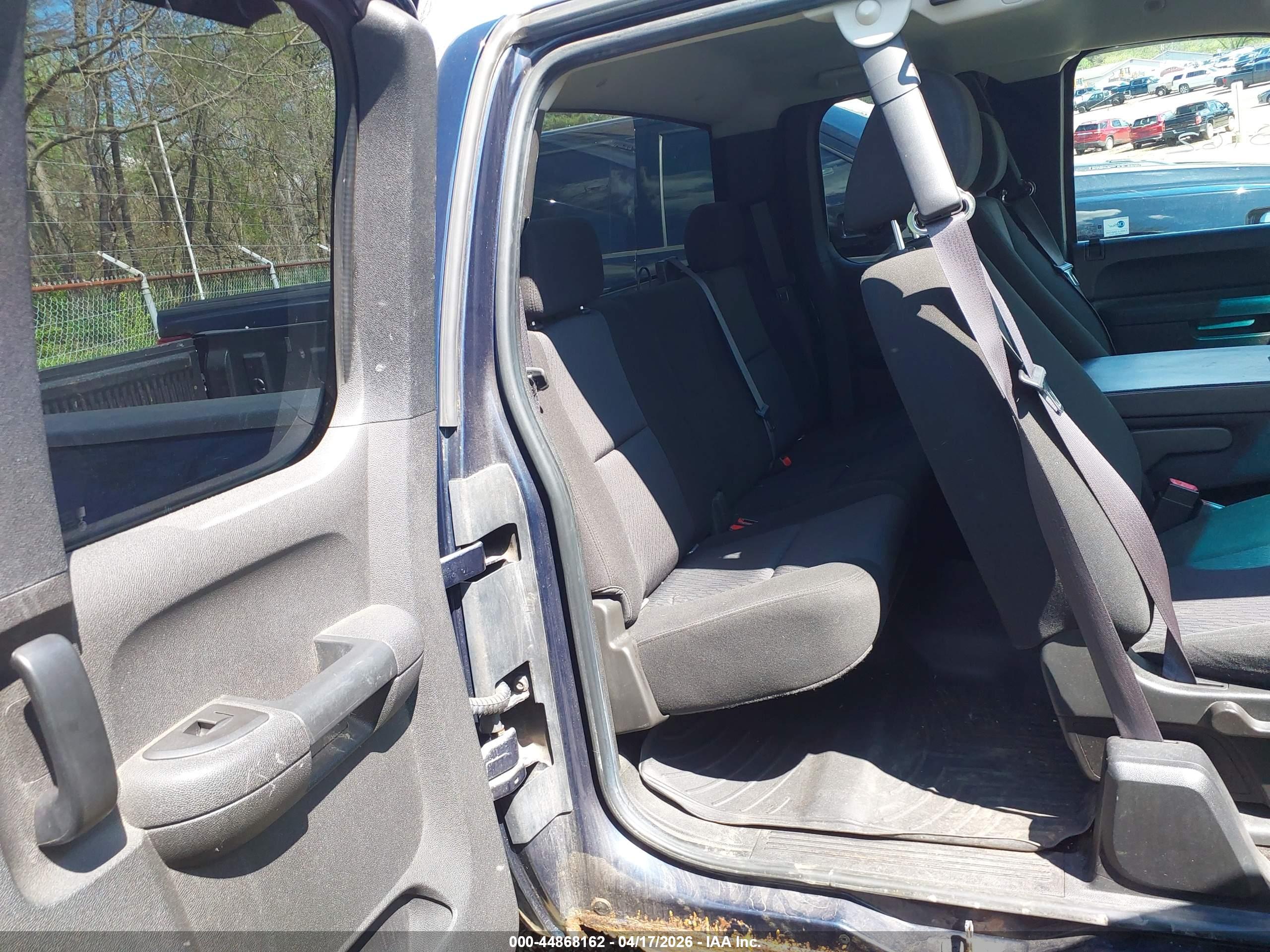 CHEVROLET SILVERADO image 8