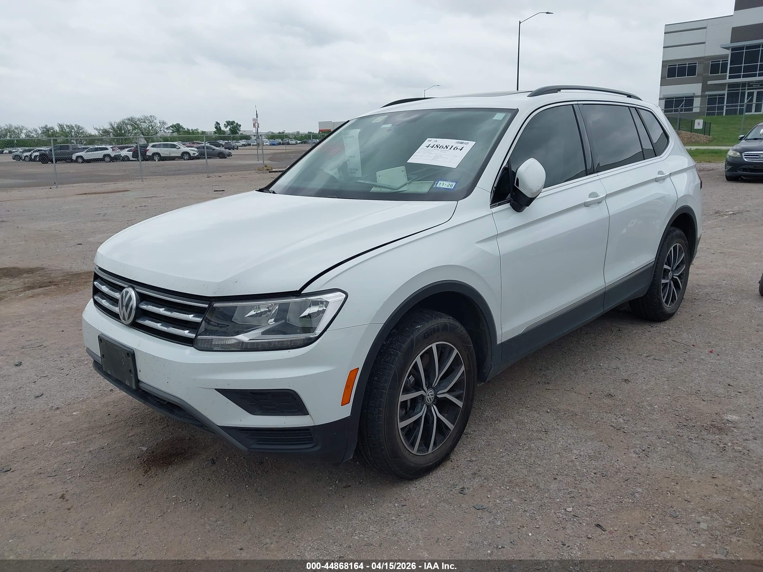 VOLKSWAGEN TIGUAN image 2