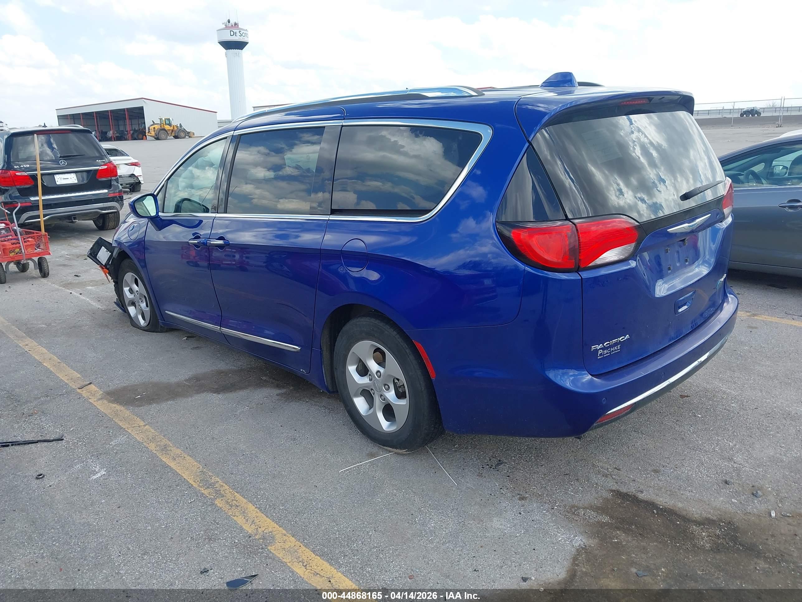 CHRYSLER PACIFICA image 3