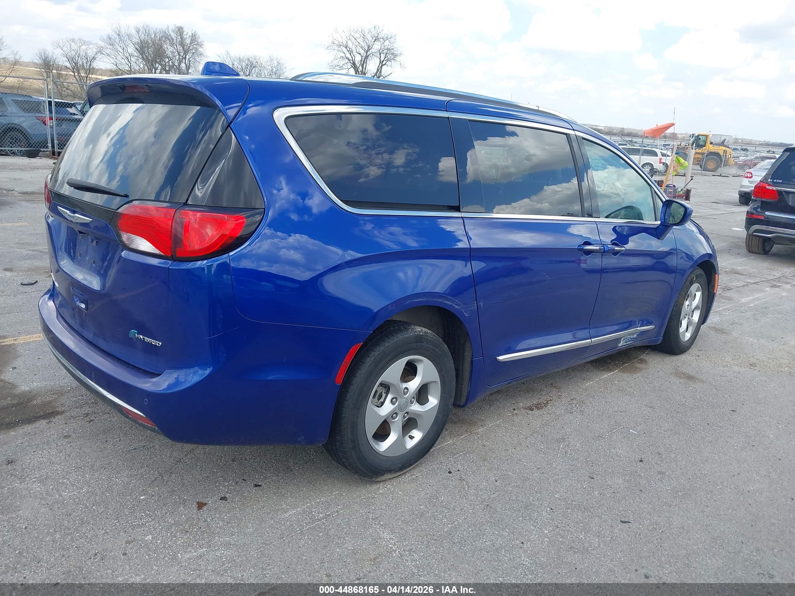 CHRYSLER PACIFICA image 4