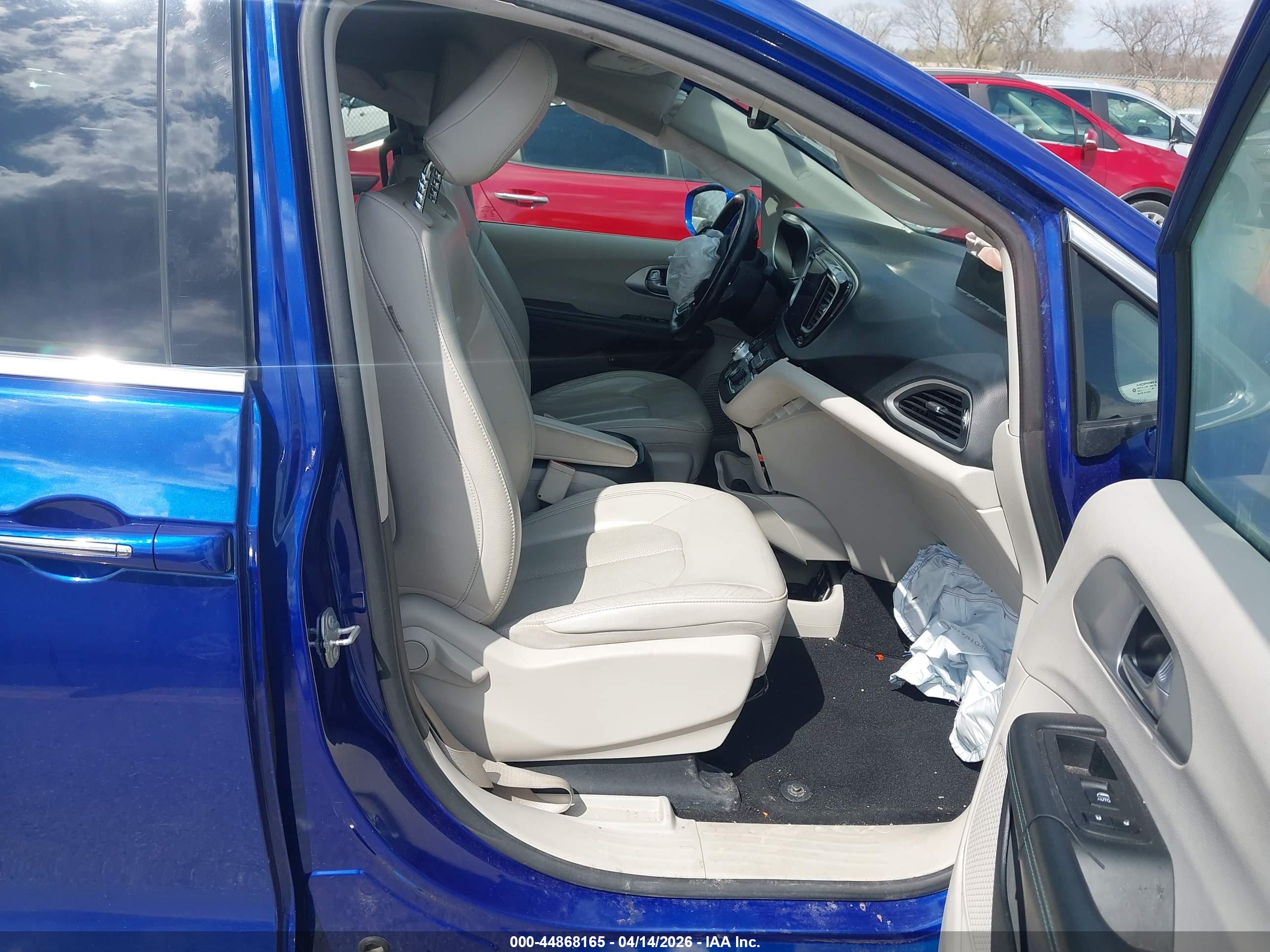 CHRYSLER PACIFICA image 5
