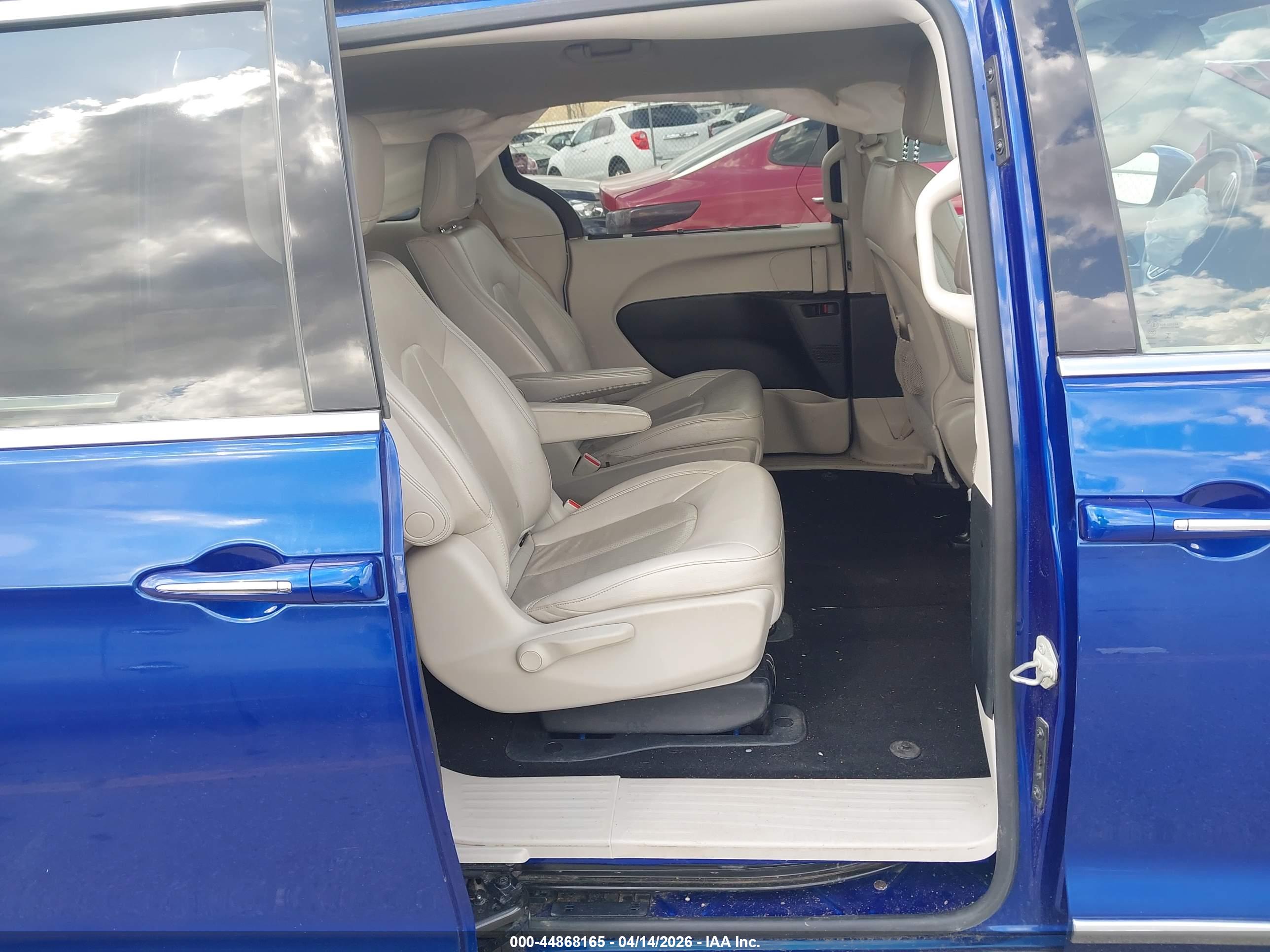 CHRYSLER PACIFICA image 8