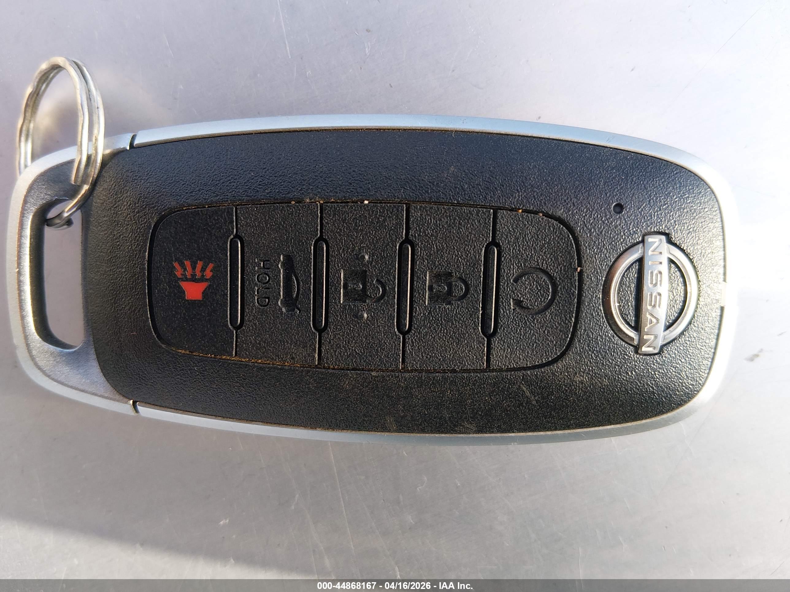 NISSAN VERSA image 11