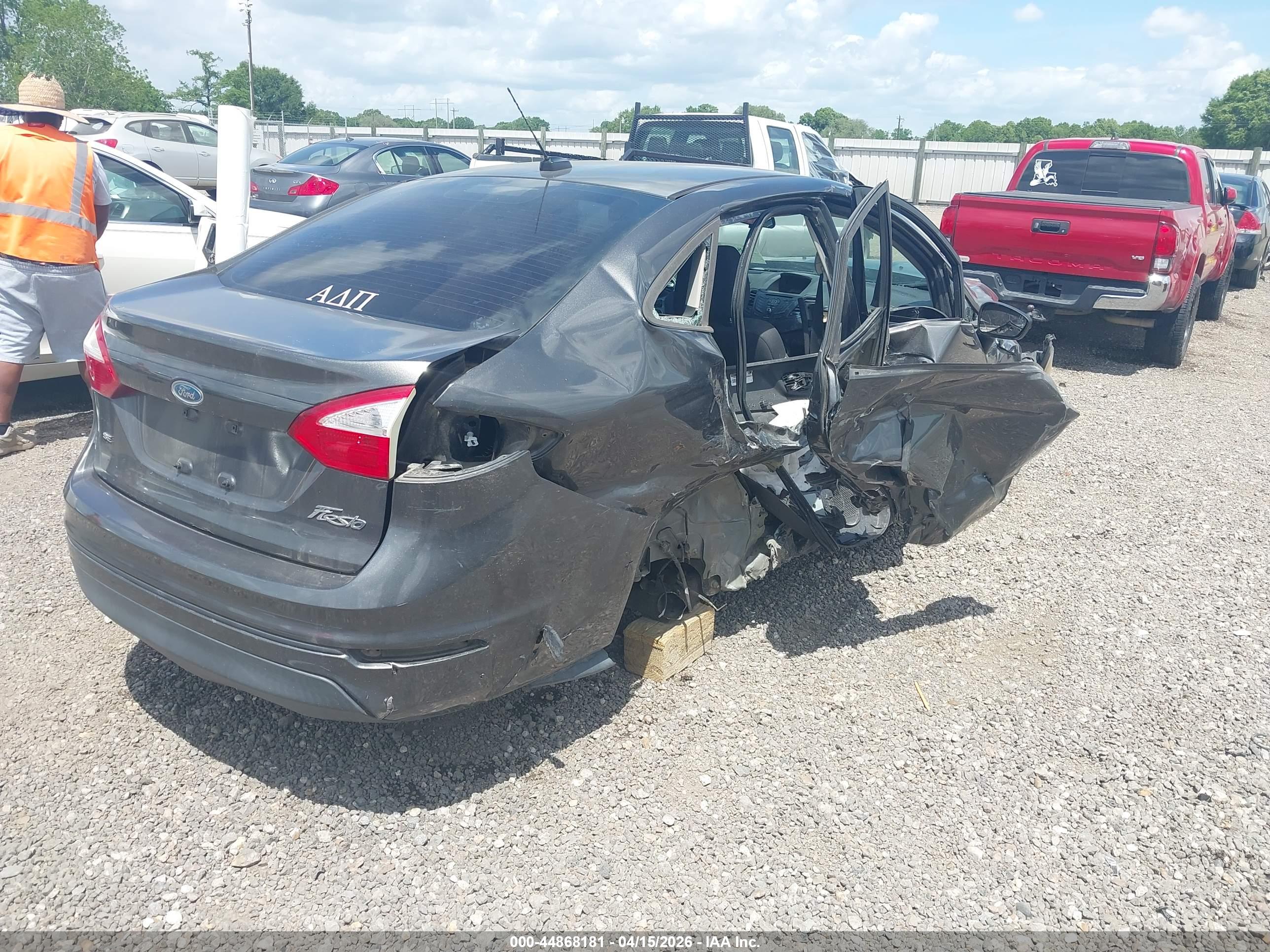FORD FIESTA image 4
