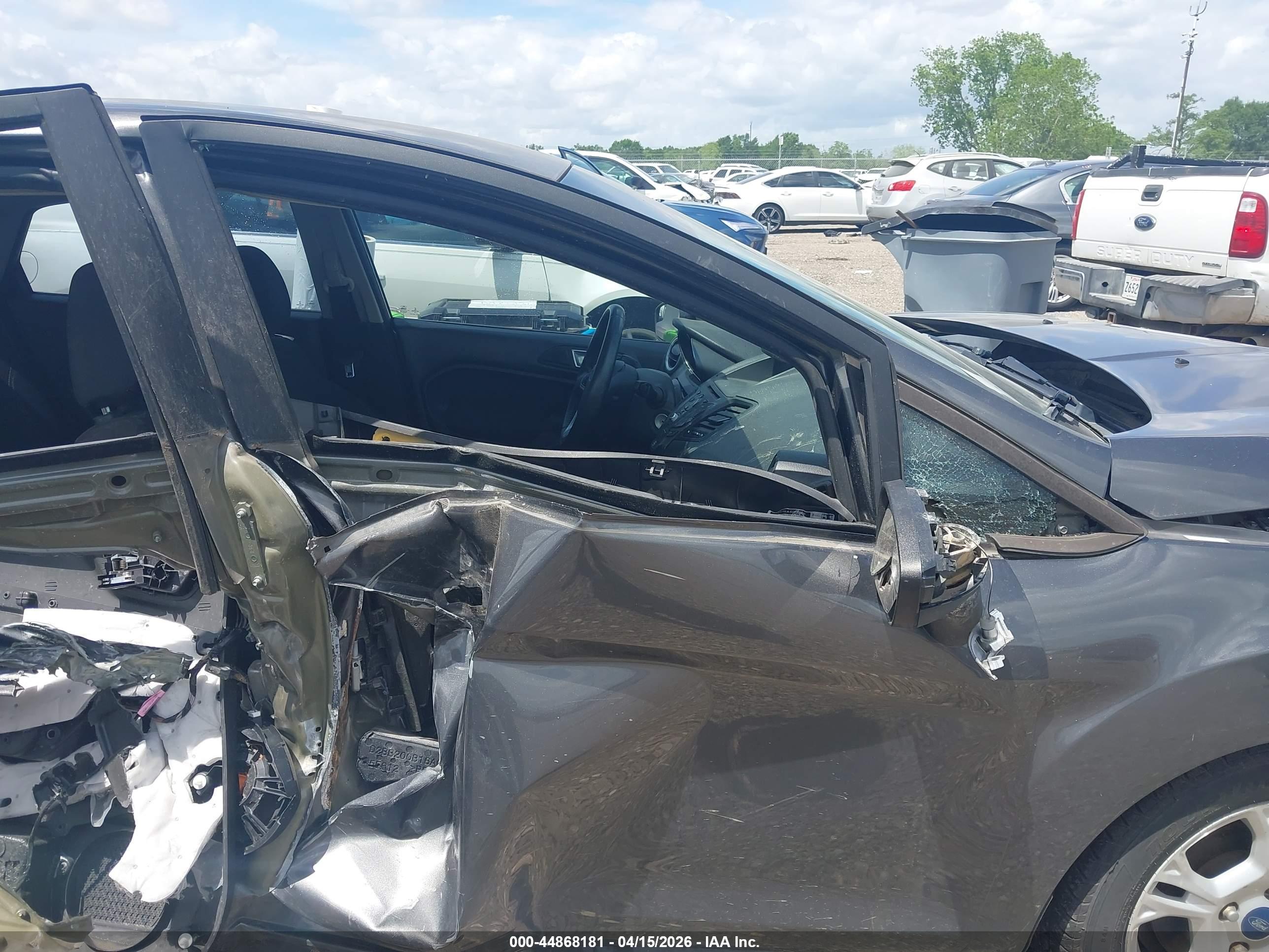 FORD FIESTA image 5